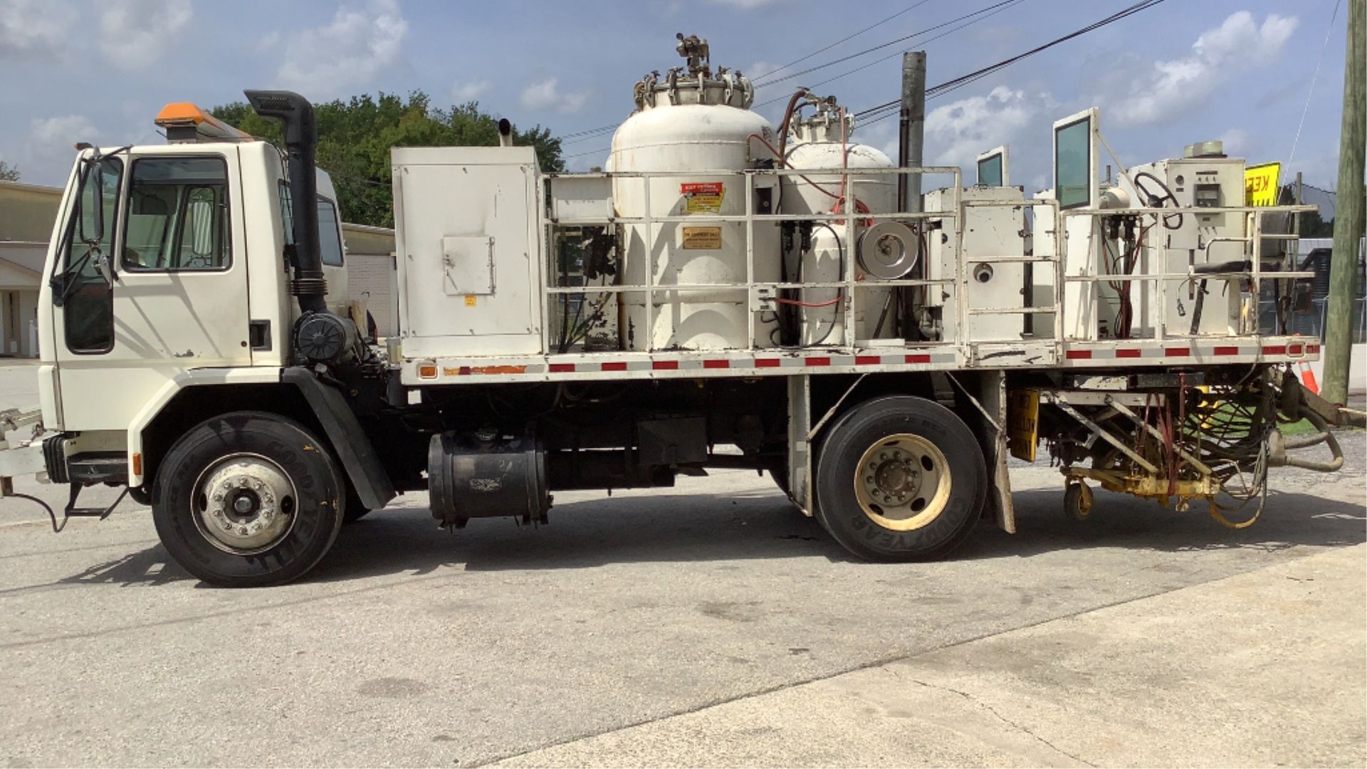 1995 Ford CF8000 COE Striper Truck 2WD - Image 9 of 140