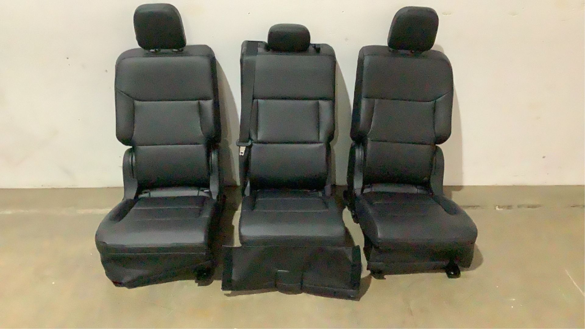 2020 Ford Explorer Set of Rear Seats - Image 4 of 12