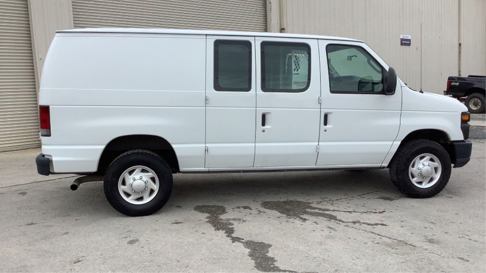 2009 Ford E-350 Cargo Van 2WD Super Duty - Image 21 of 74