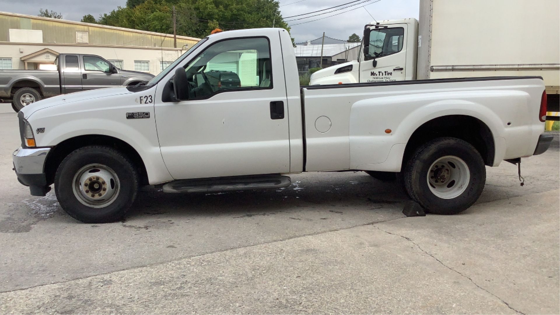 2002 Ford F-350 Regular Cab Dually 2WD - Image 9 of 89