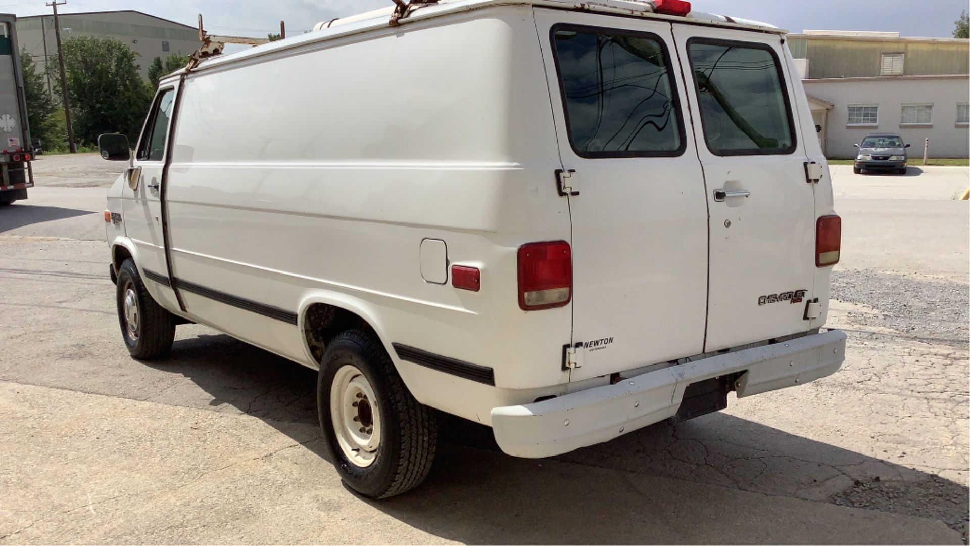 1995 Chevrolet Chevy Van 30 G-Series Van - Image 10 of 39