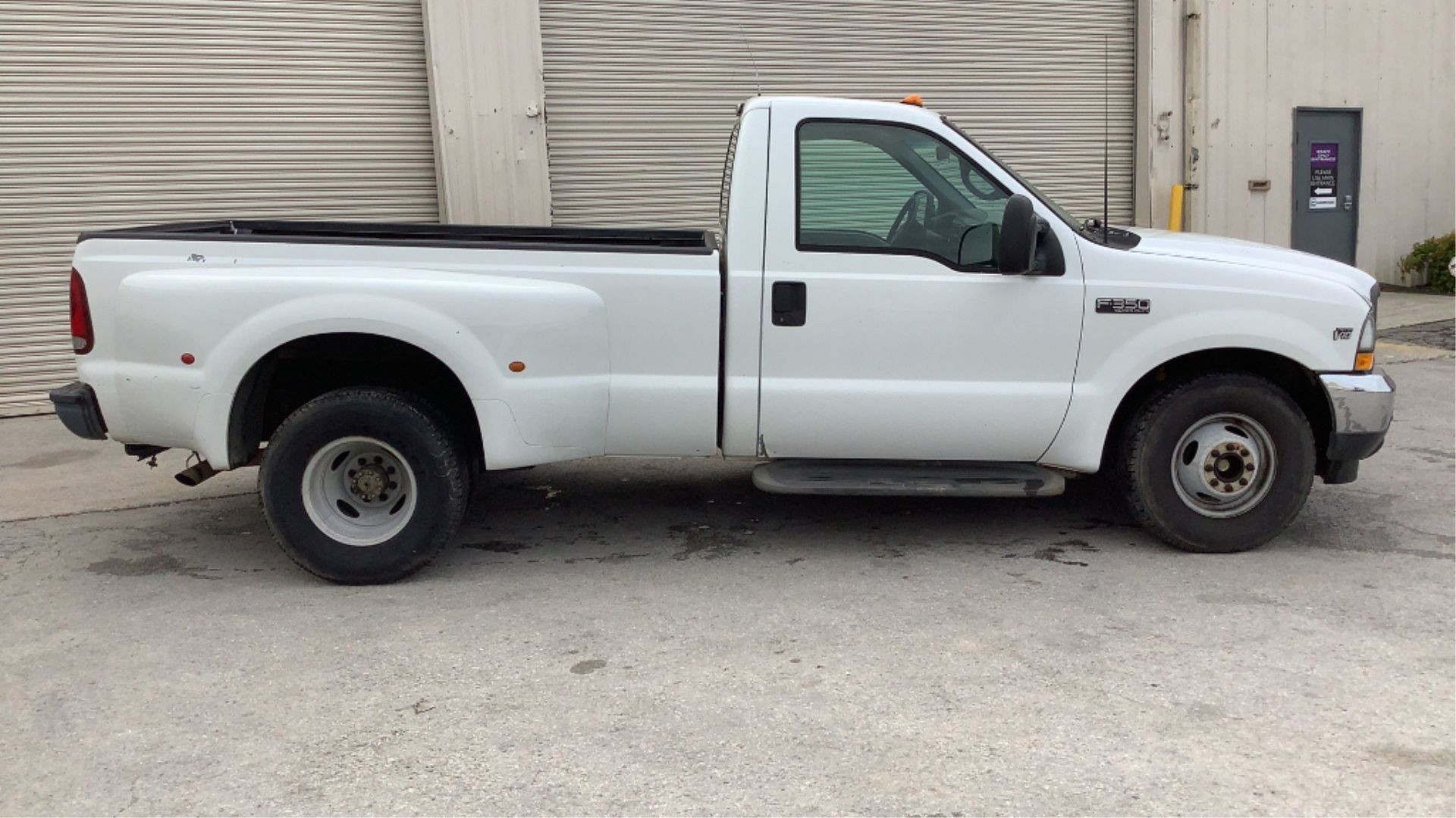 2002 Ford F-350 Regular Cab Dually 2WD - Image 21 of 89