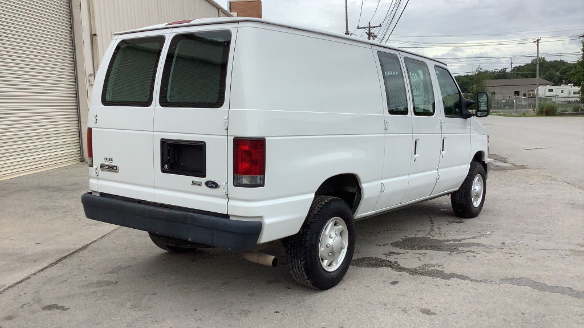 2009 Ford E-350 Cargo Van 2WD Super Duty - Image 20 of 74