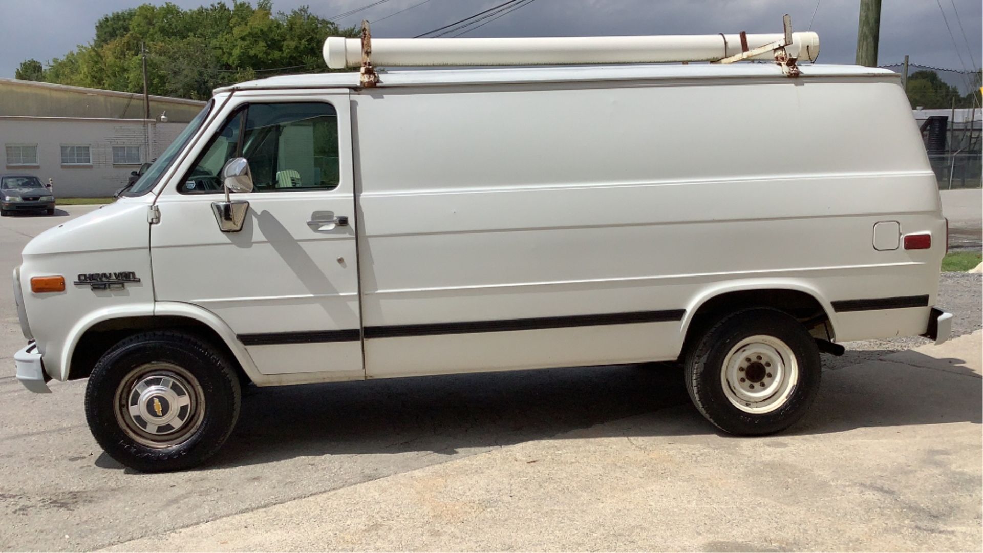 1995 Chevrolet Chevy Van 30 G-Series Van - Image 8 of 39