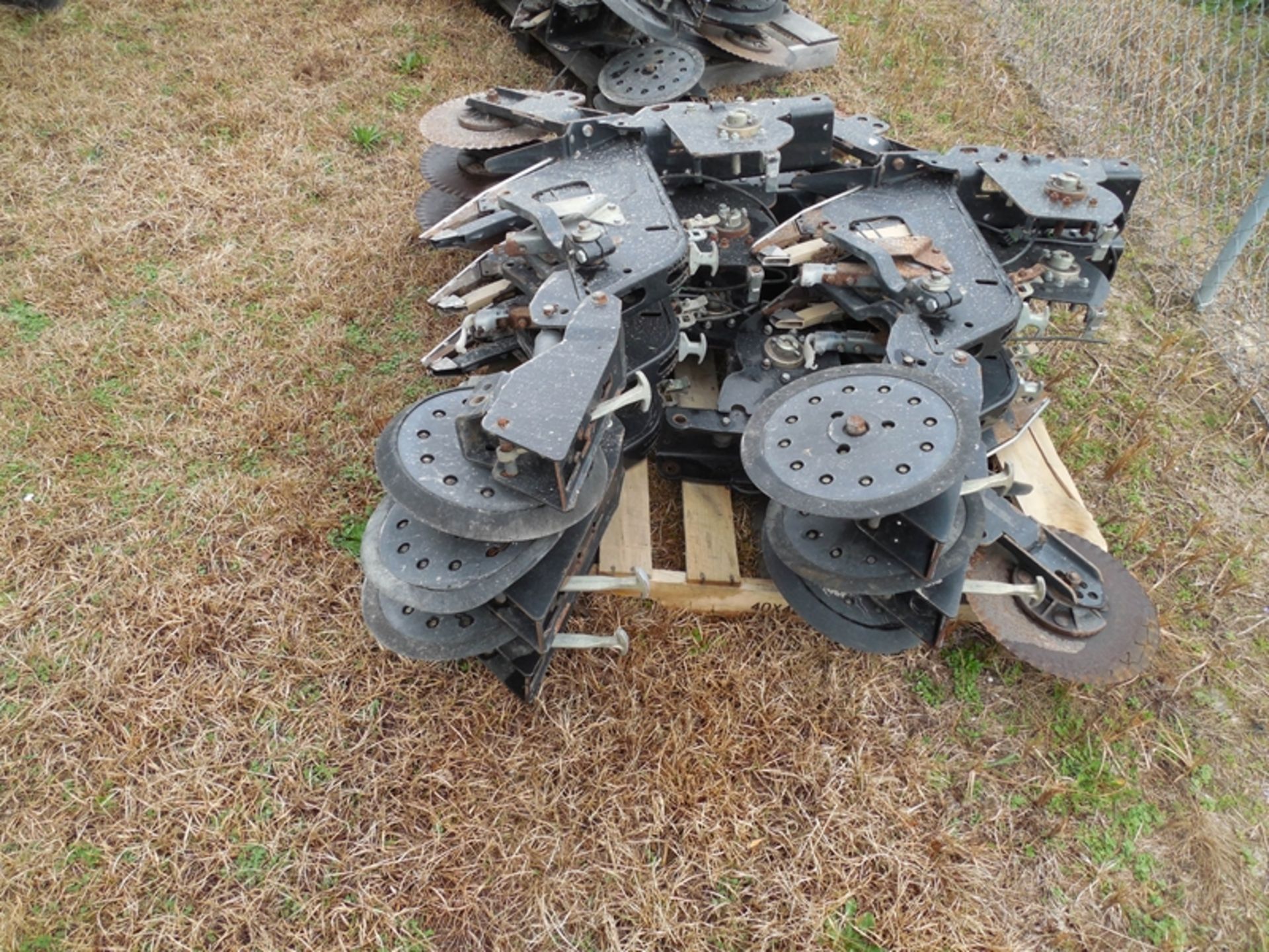 Great Plains 2025P Seed Drill on 20" spacing other units on pallet other units on pallet - Image 6 of 6