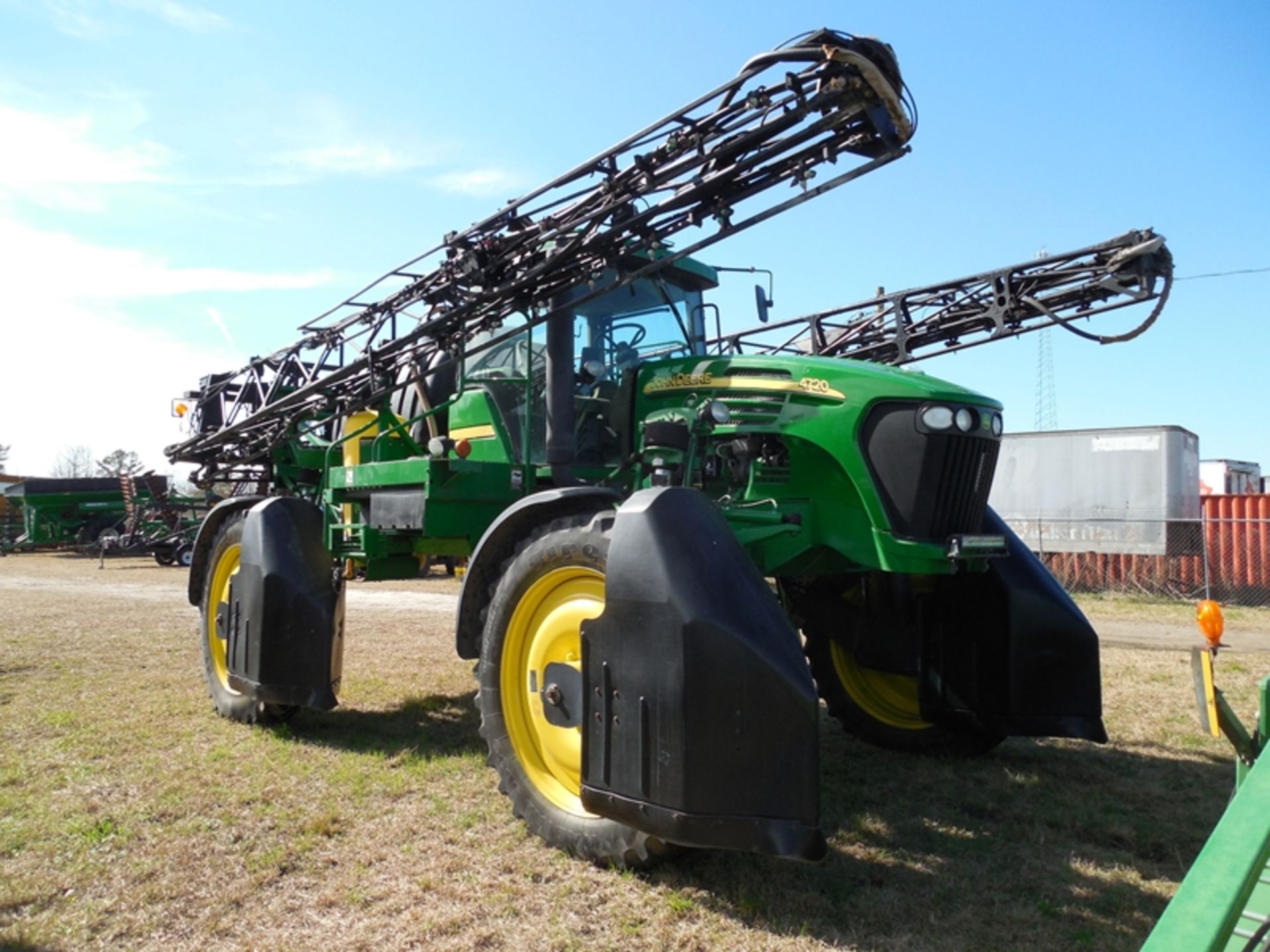 JD 4720 Sprayer ser N04720X005532 3796 HRS 90' booms 800 gal poly tank 3796 HRS 90' booms 800 gal