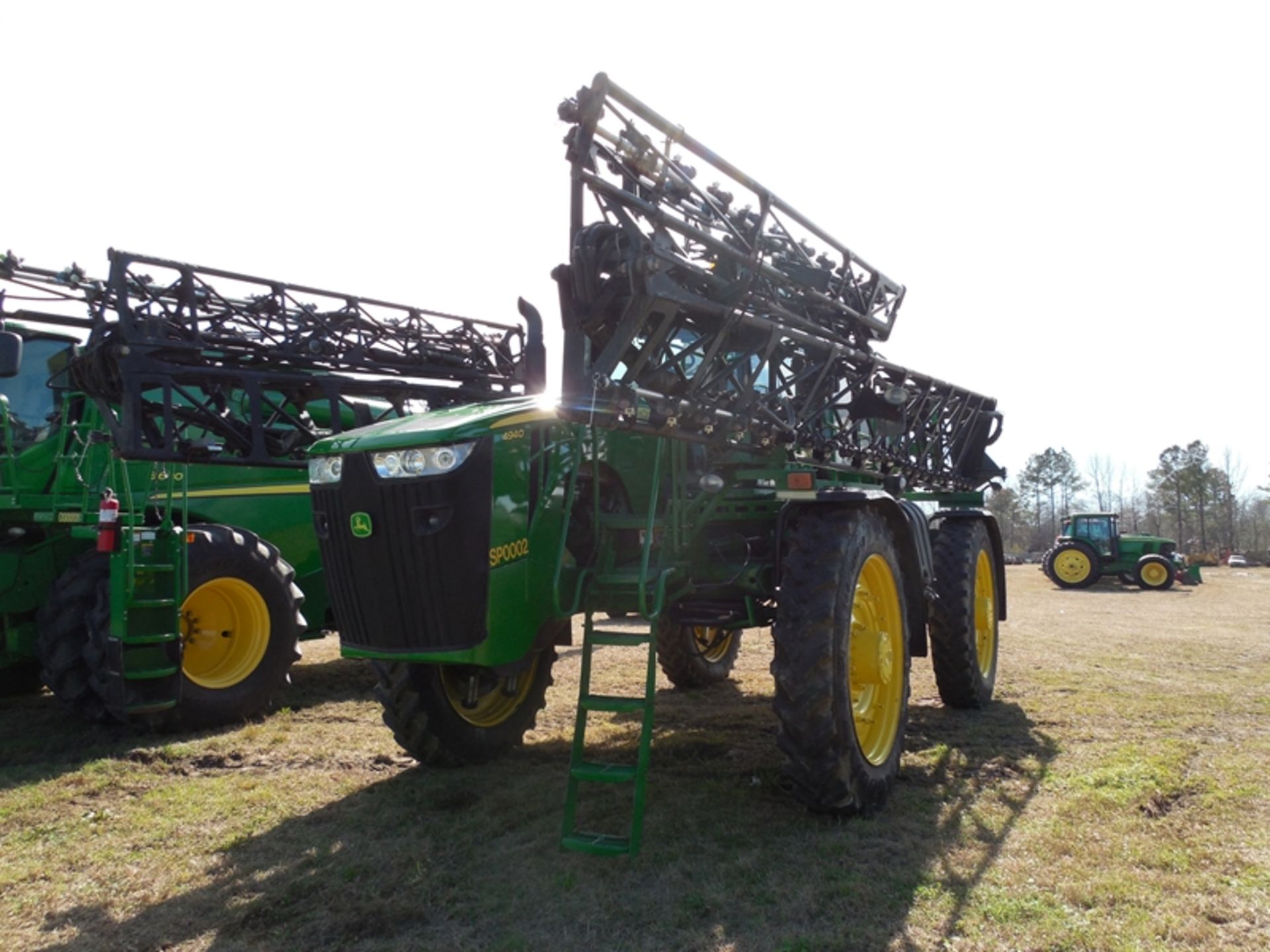 JD 4940 Sprayer ser NO4940X023370 2528 Hrs 120' booms 1200 ss tank 2528 Hrs 120' booms 1200 ss tank - Image 2 of 5