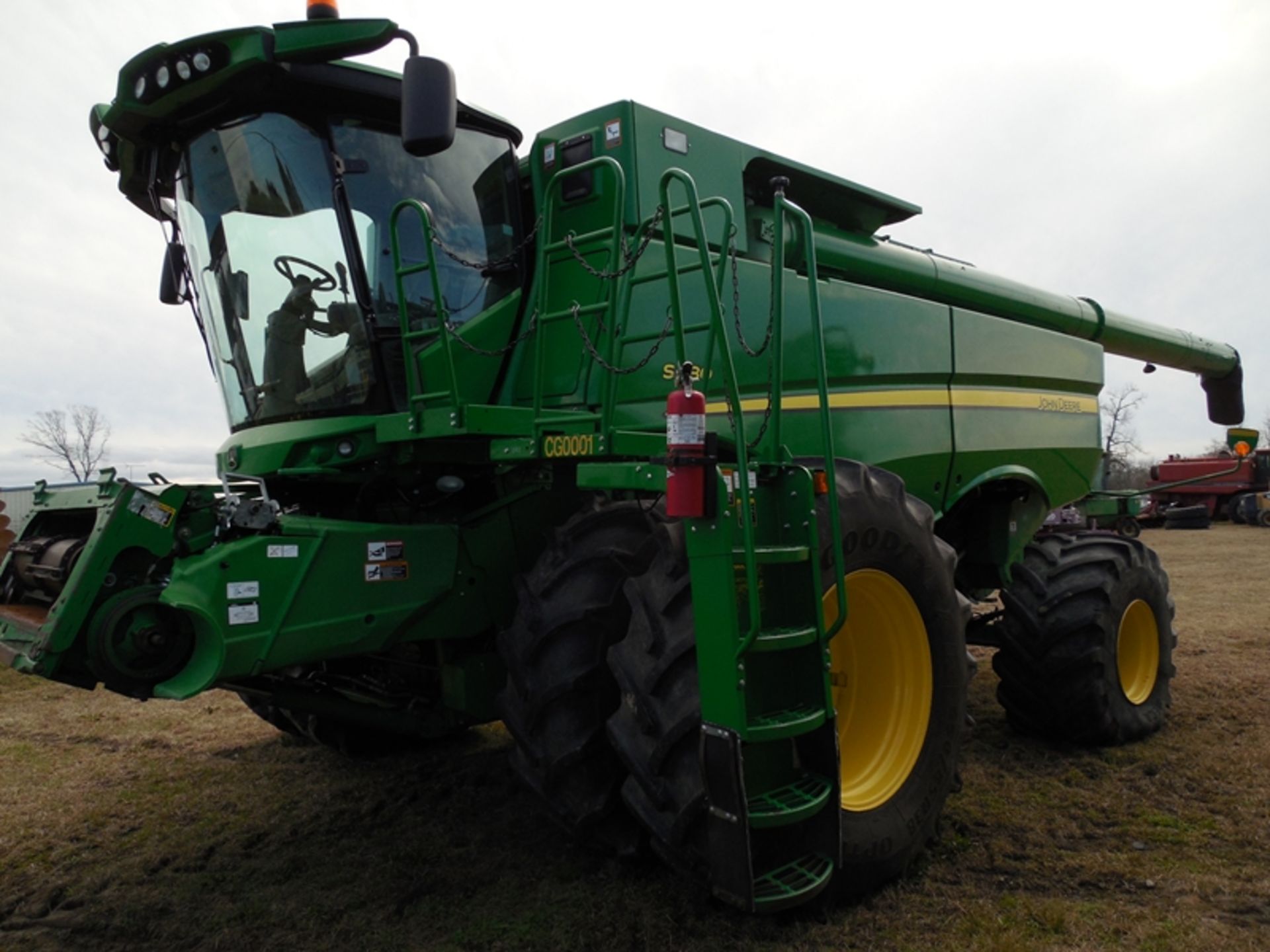 JD S680 Combine ser #1H05680SVE0766293 1908 eng hrs 1308 sep hrs 120,000 minimum bid 1908 eng hrs