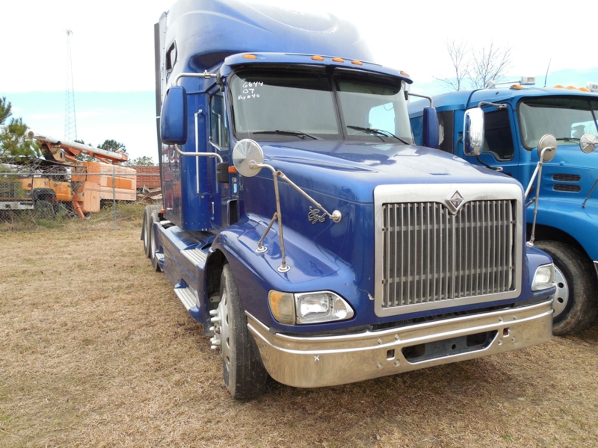 2007 International 9200I Cummins 10spd vin #2HSCEAPR07C4002691,167,830 miles vin # - Image 2 of 5