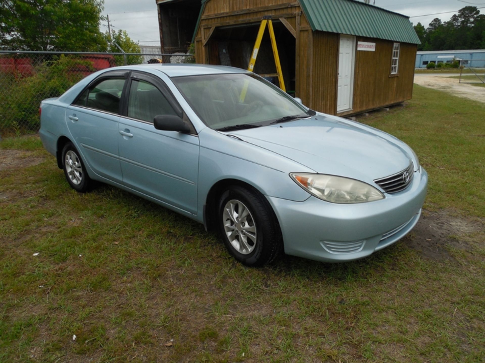 2005 Camry 4 door 138K miles vin# 4T1BF32K45U620613 - Image 2 of 6