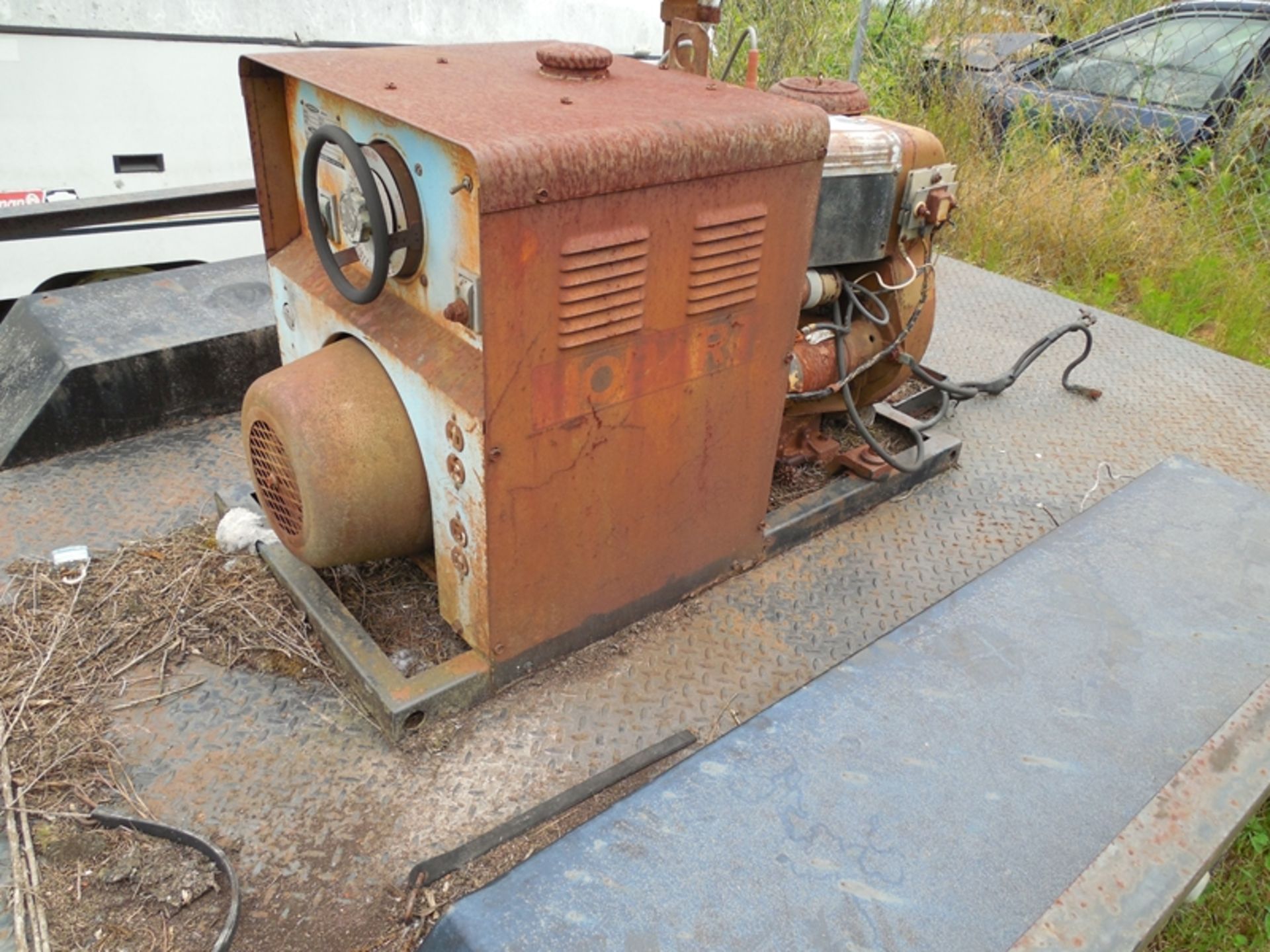 Metal trailer w/Hobart welder not running NO Ttile no tires - Image 2 of 3