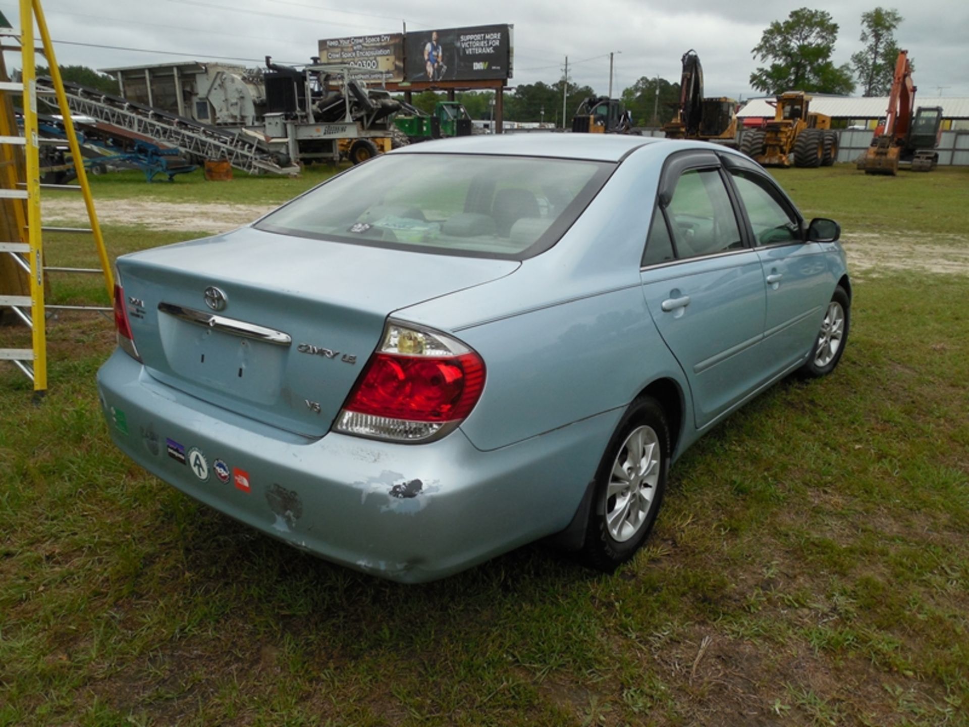 2005 Camry 4 door 138K miles vin# 4T1BF32K45U620613 - Image 3 of 6