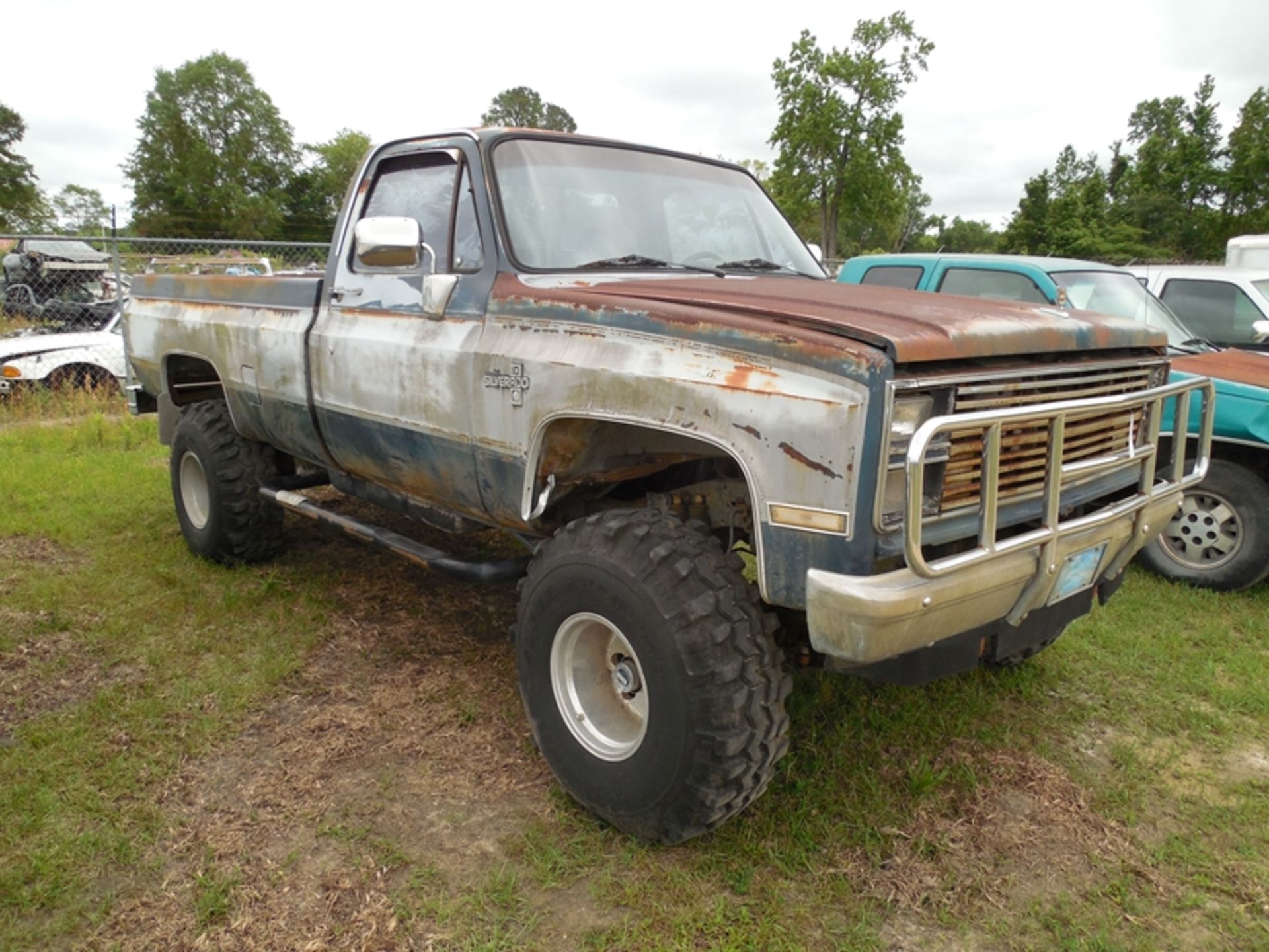 1984 Chevrolet pickup 4wd, long bed not running vin# 2GCEK14H1E1174659 - Image 2 of 5