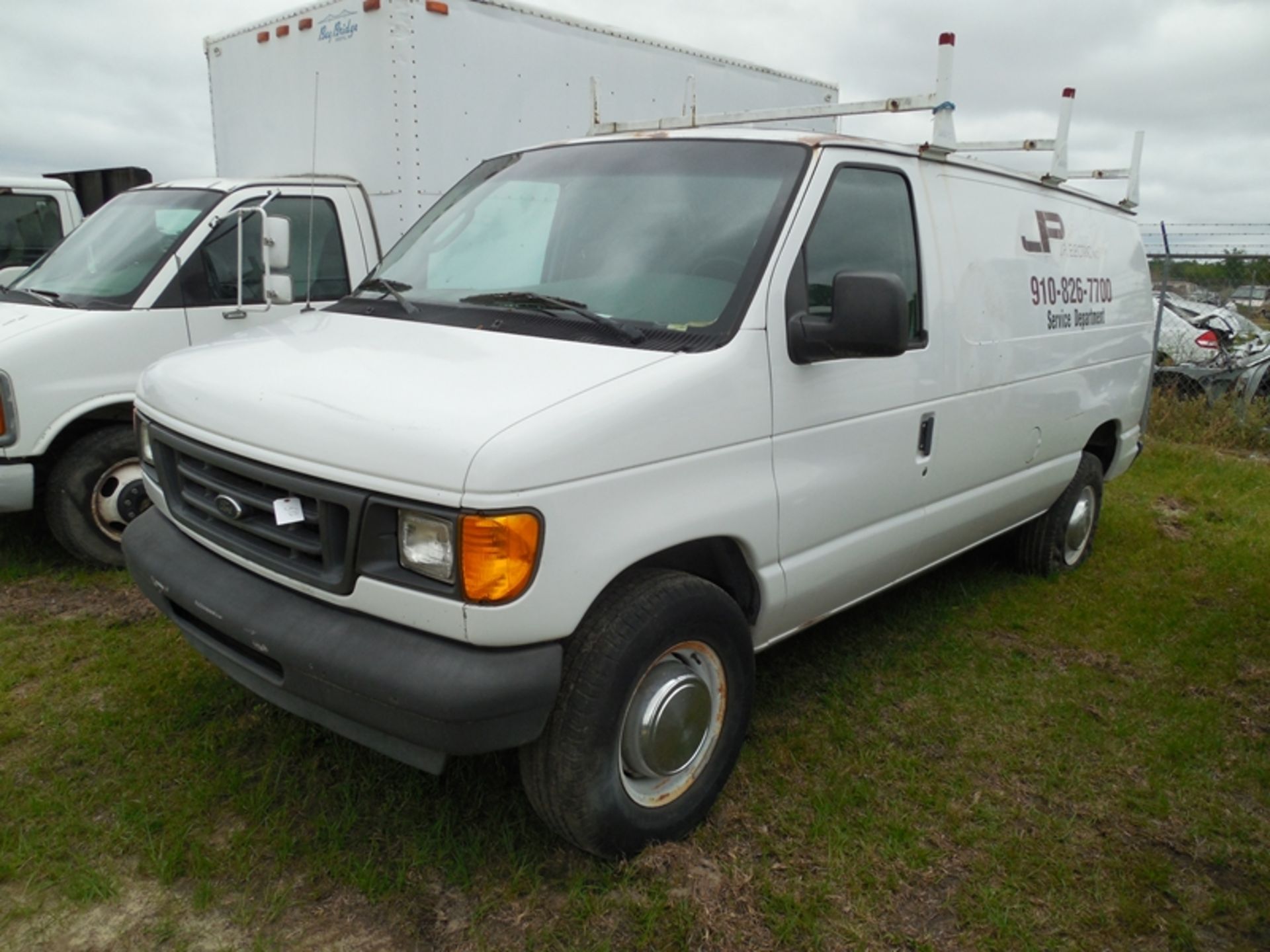 2003 Ford van not running 194,611 miles vin# 1FTNE24253HB97168