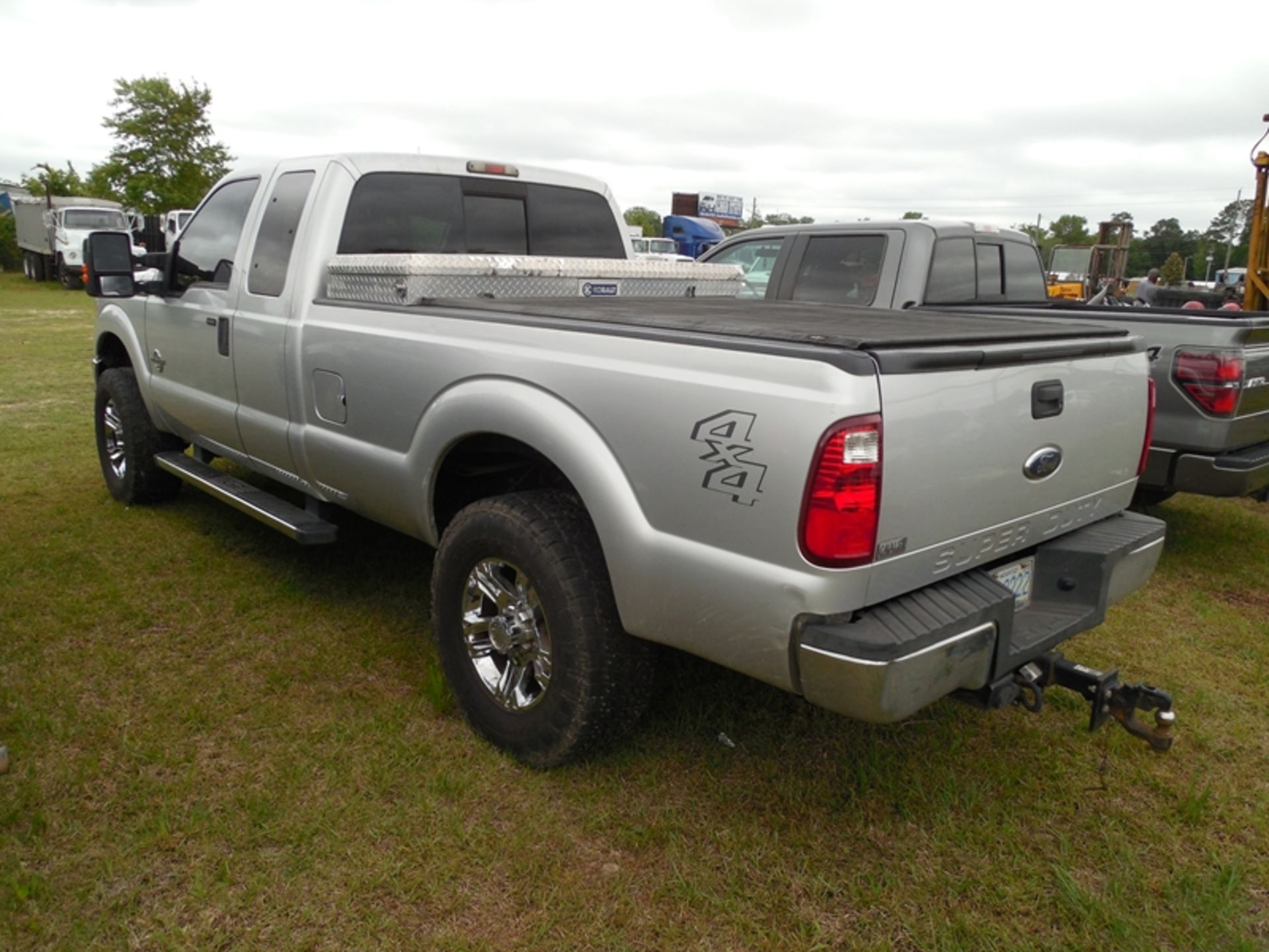 2011 F250 dsl, 4wd, ext cab, 236,046 miles XLT vin# 1FT7X2BT2BEB29716 some body damage - Image 4 of 6