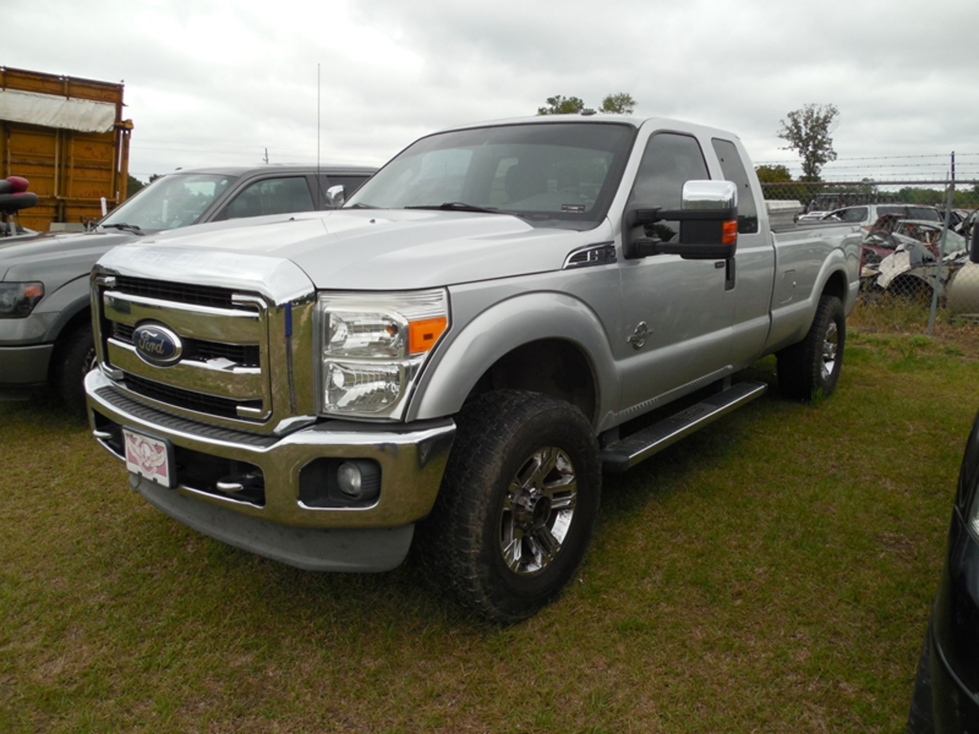 2011 F250 dsl, 4wd, ext cab, 236,046 miles XLT vin# 1FT7X2BT2BEB29716 some body damage