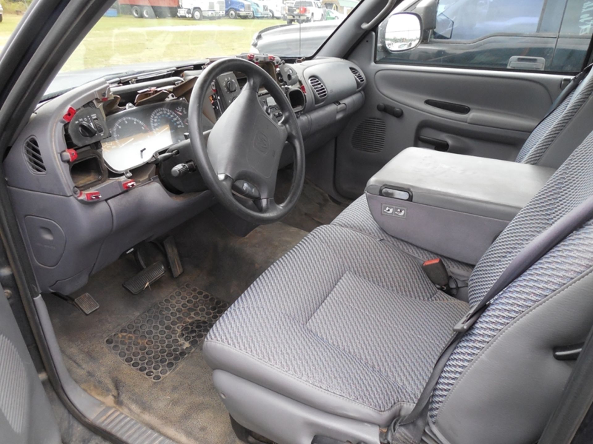 2000 Dodge Ram dash has deteriorated - Image 5 of 6