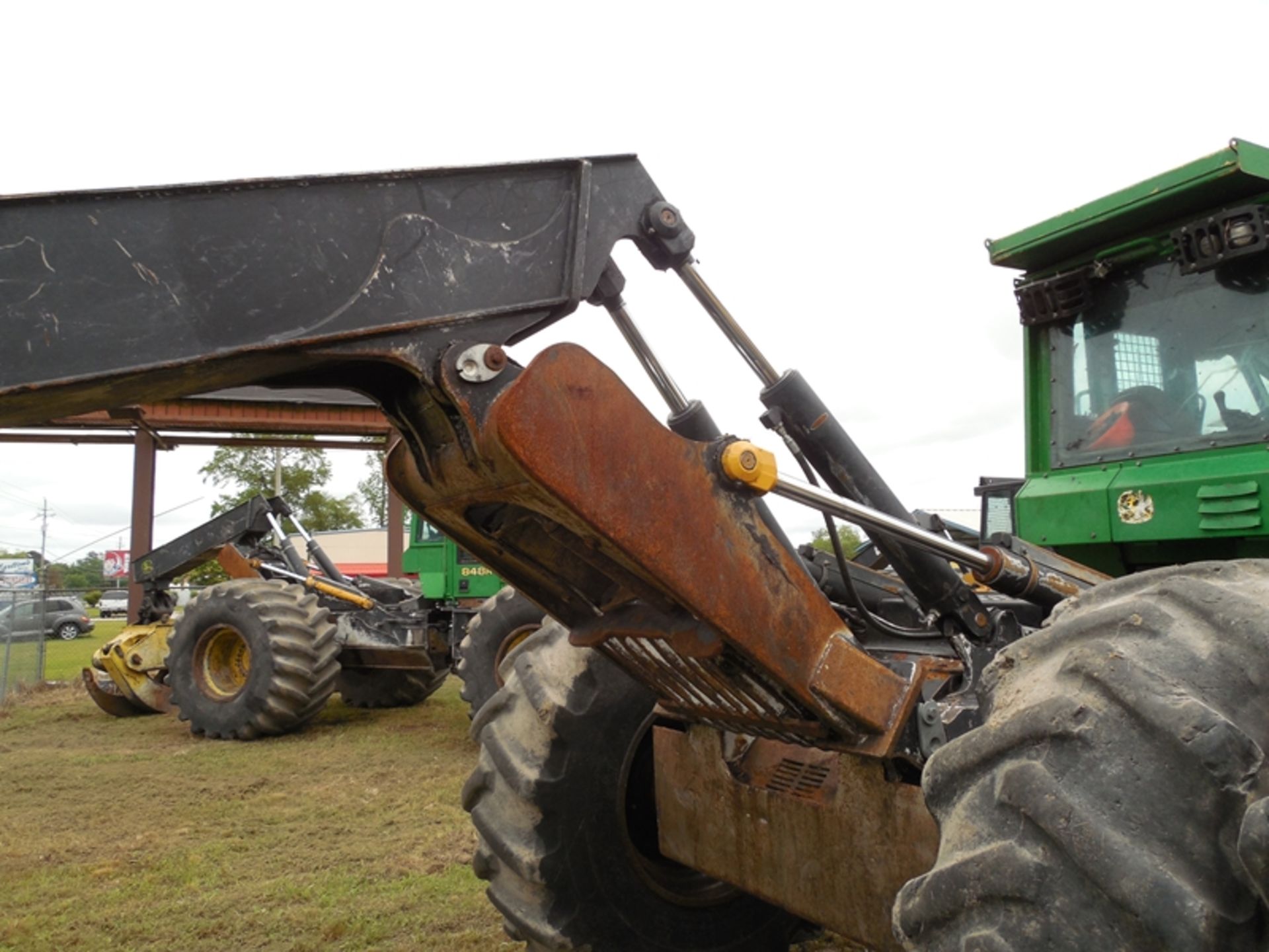 2014 Deere 748H skidder 24.5x32, duals 10,106 hrs showing ser# 1DW748XXED664379 - Image 7 of 12