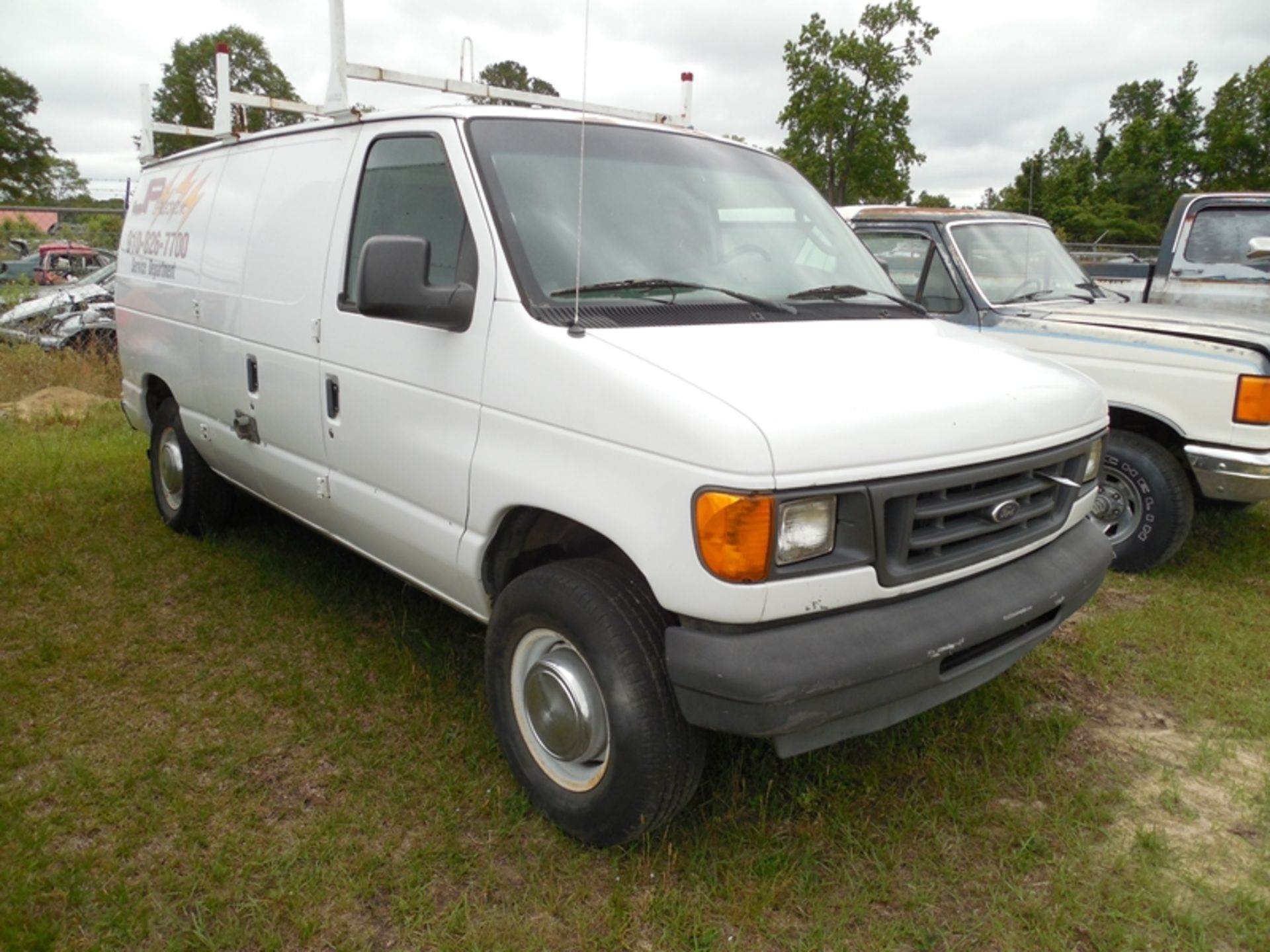 2003 Ford van not running 194,611 miles vin# 1FTNE24253HB97168 - Image 2 of 6