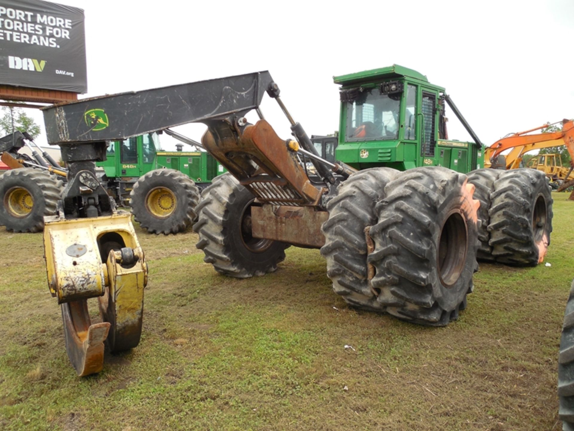 2014 Deere 748H skidder 24.5x32, duals 10,106 hrs showing ser# 1DW748XXED664379 - Image 3 of 12