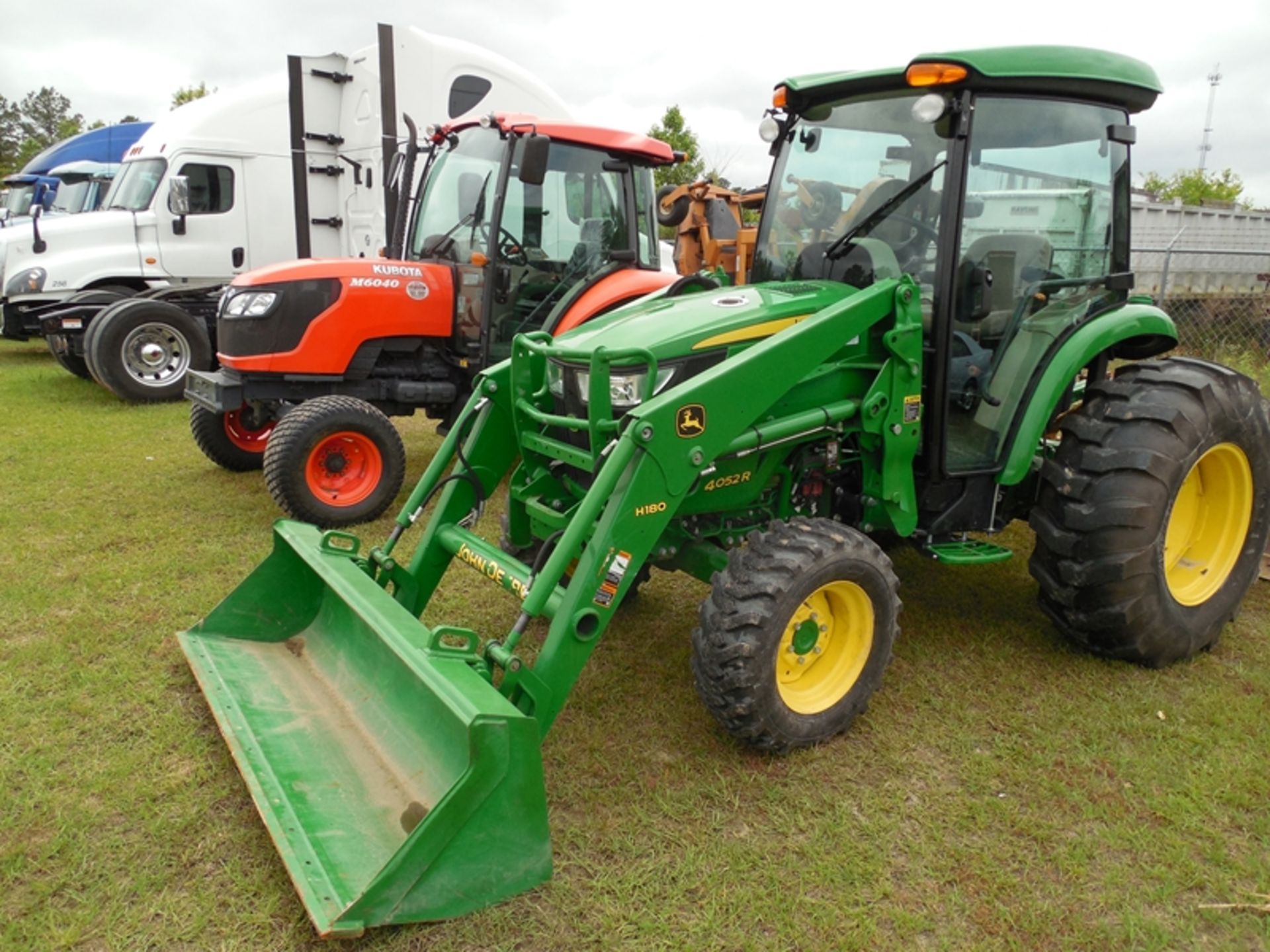 JD 4052R cab, 4wd, H180 loader, hydrostat 190 hrs showing, ser# 1LV4052RLFH240234