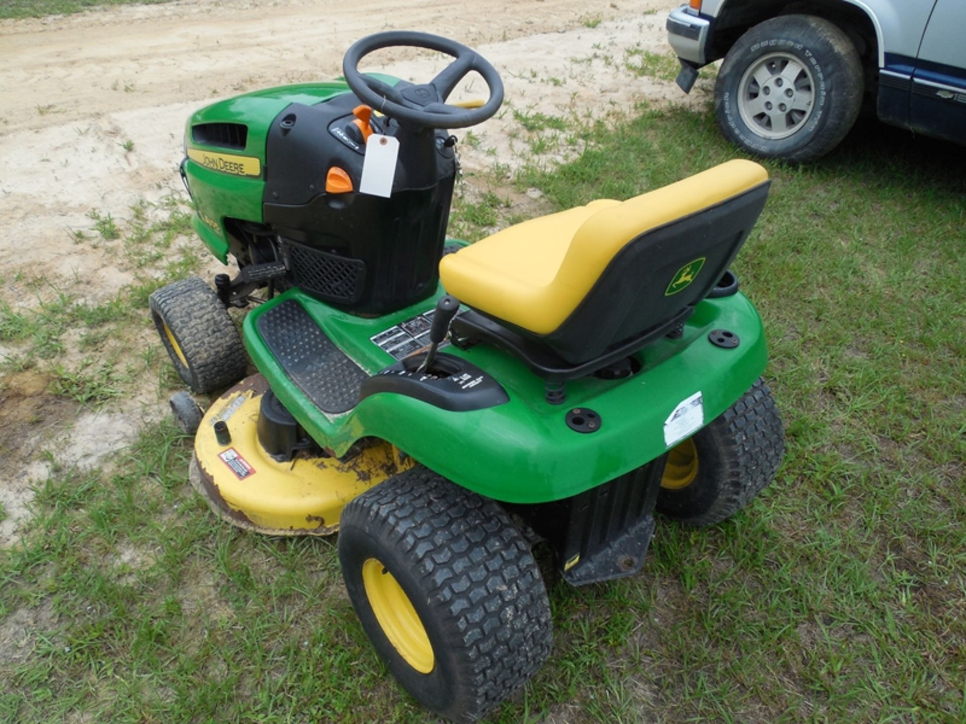 JD LA 105 lawn mower 42" deck - Image 4 of 4