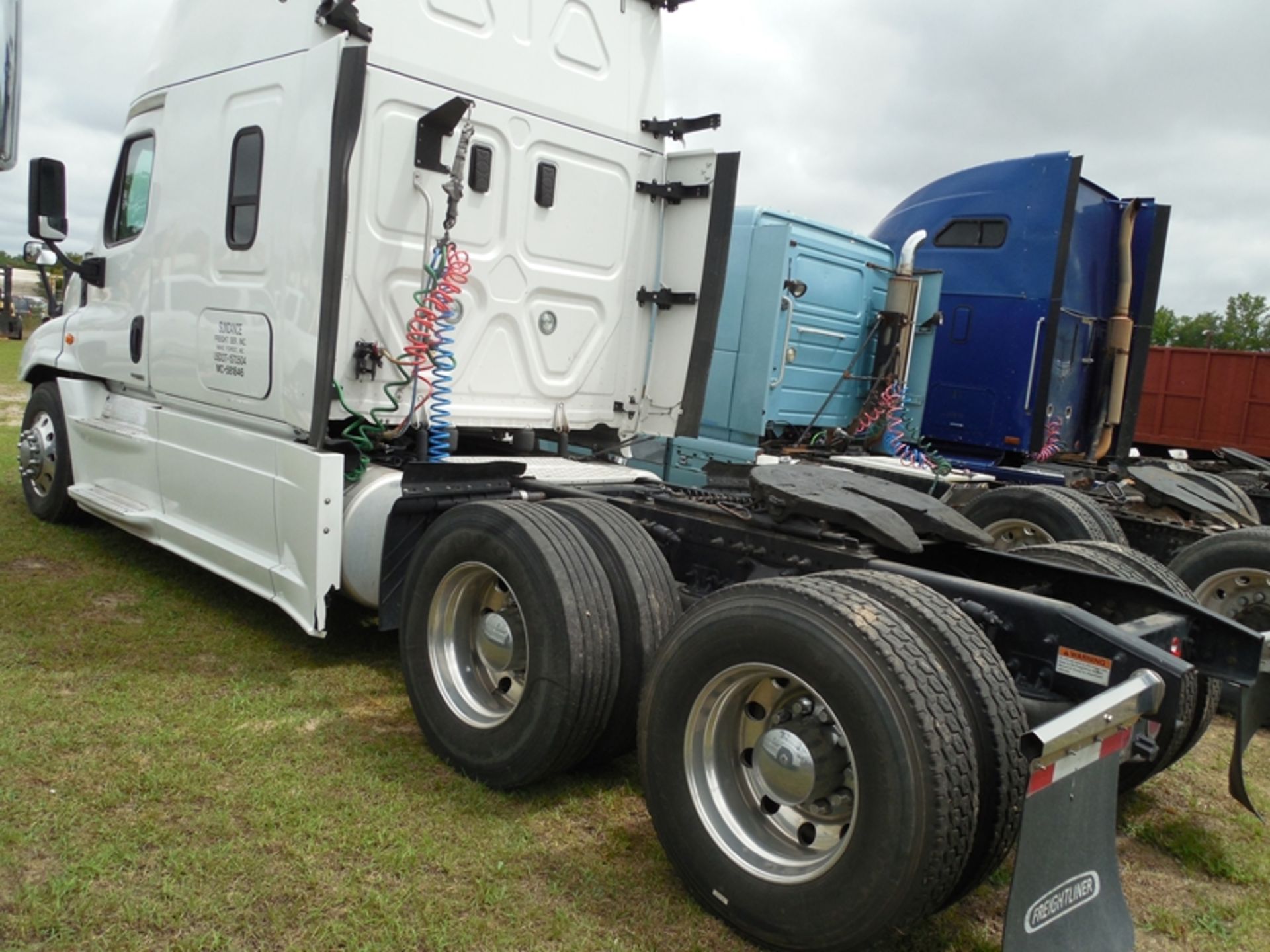 2017 Freightliner CA125SLP condo 455,744 showing Detroit 14.8L auto trans - Image 4 of 8