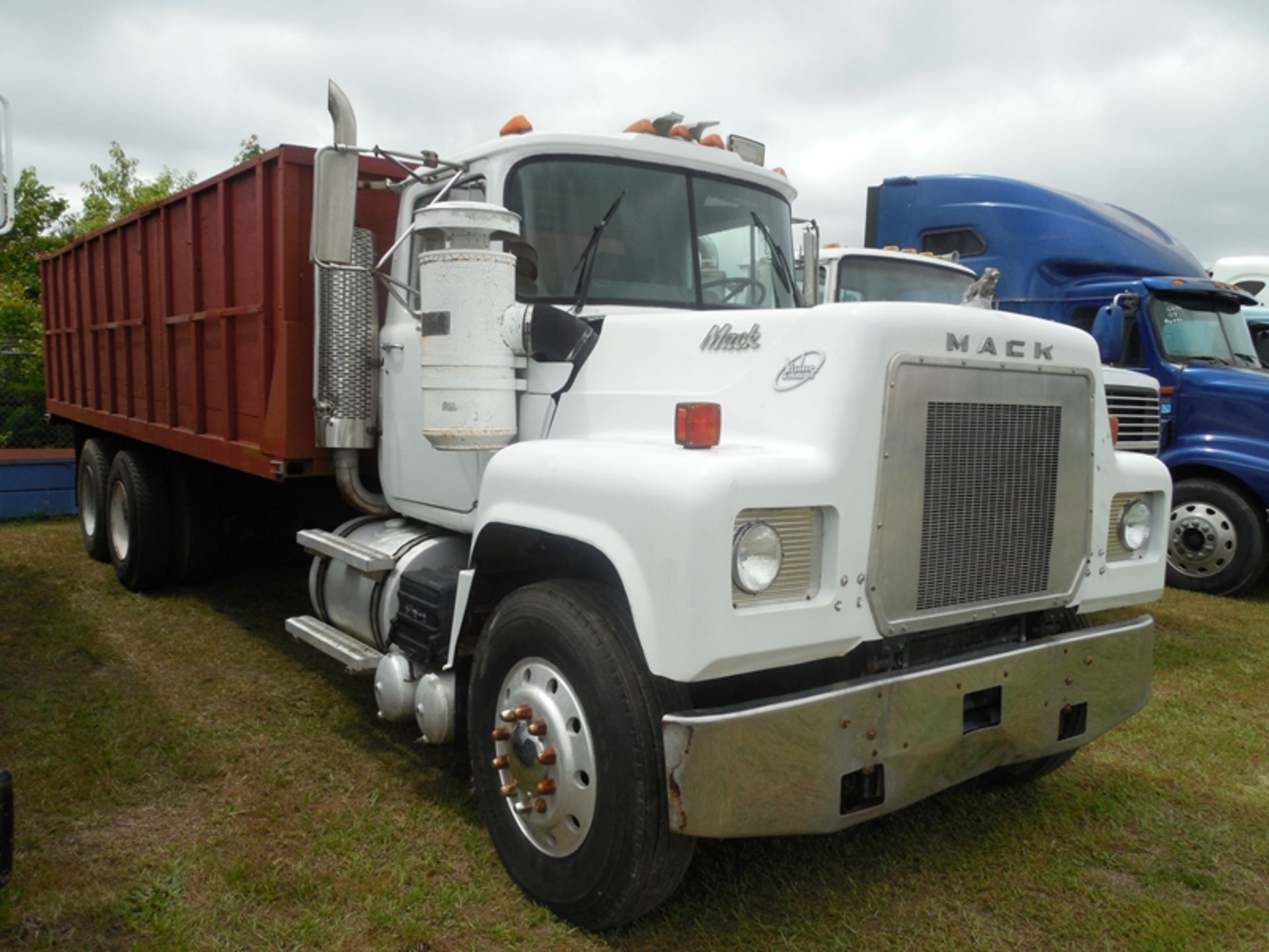 1984 Mack Econoline 10 wheeler 20" dump DSL vin# 1M2T167Y8EM001014 - Image 2 of 6