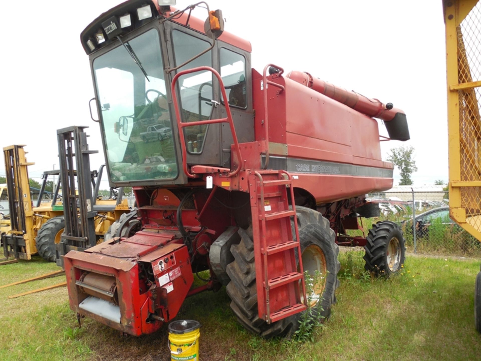 Case International 1640 combine