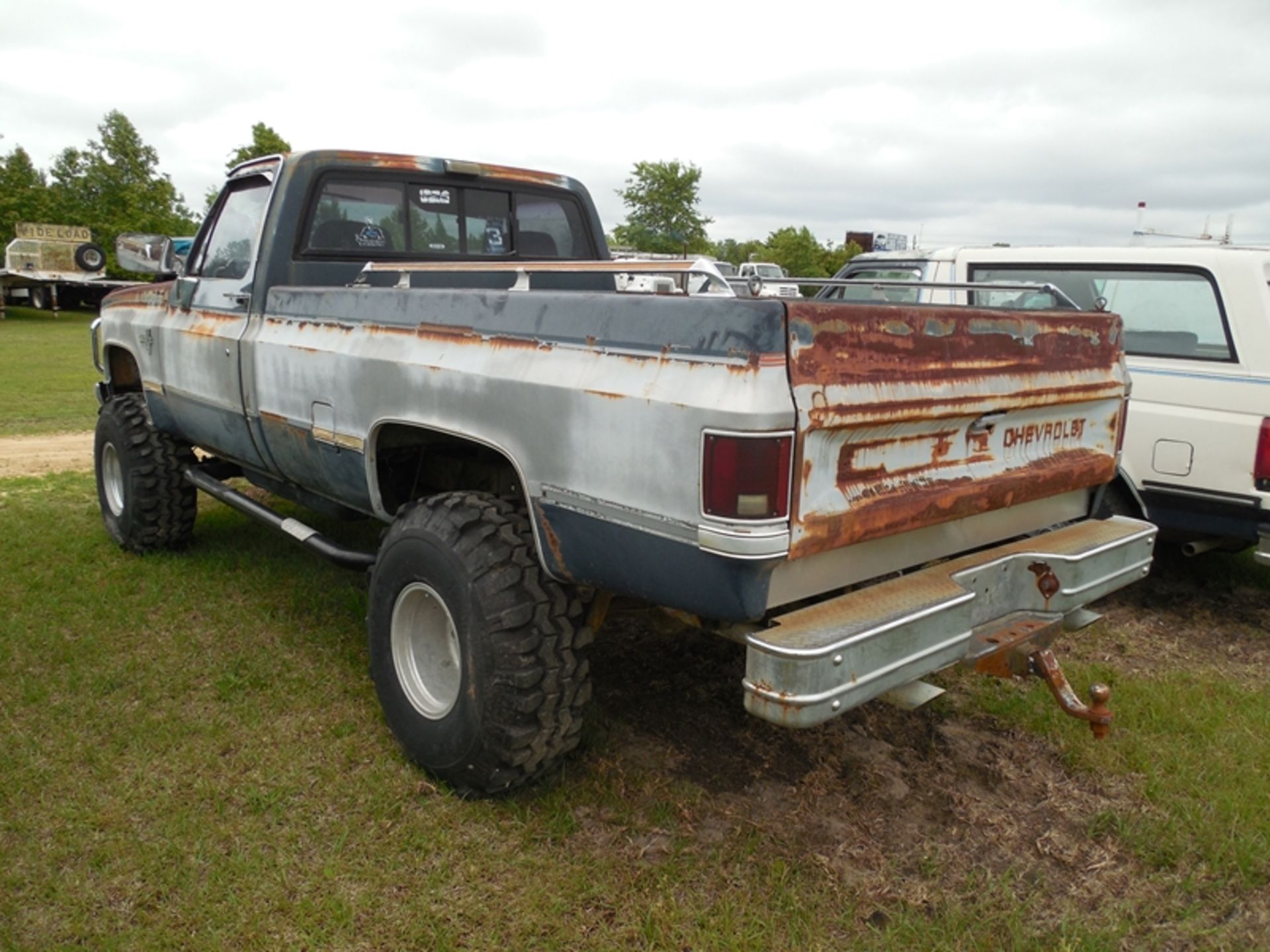 1984 Chevrolet pickup 4wd, long bed not running vin# 2GCEK14H1E1174659 - Image 4 of 5