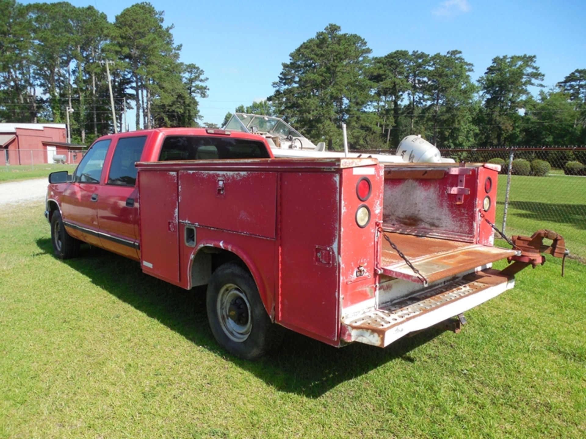 1997 Chev Crew Cab 3500 4 dr, Simpson 8' utility body, gas, manual, not running229,700 miles vin# - Image 4 of 8