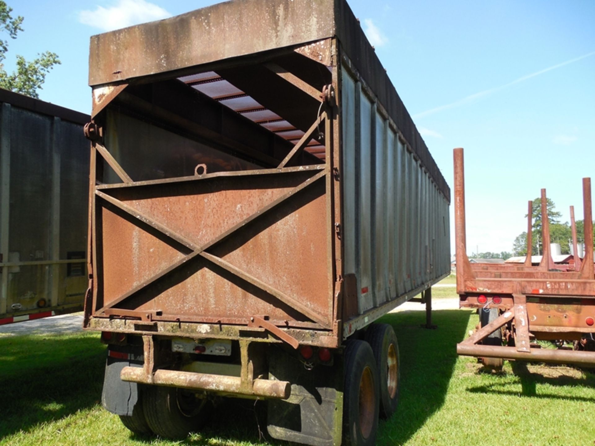 Fruehauf salvage chip trailer vin# MER3912-06 - Image 3 of 4