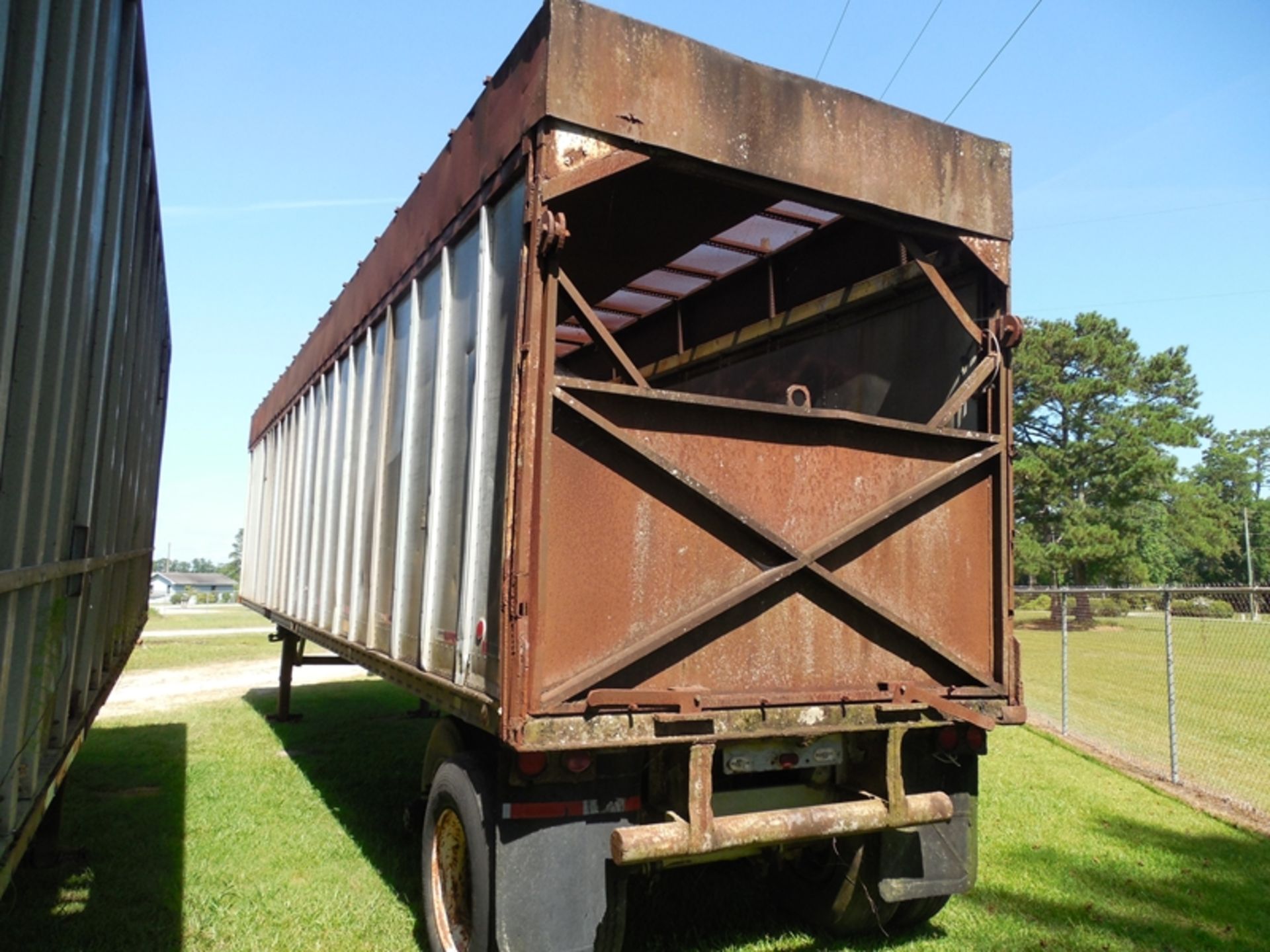 Fruehauf salvage chip trailer vin# MER3912-06 - Image 4 of 4