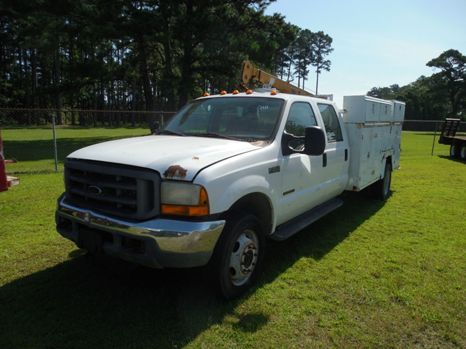 2001 F550 CREW CAB 4 dr, 4wd, dsl, NOT RUNNING, IMT 11M900 Utitlity Body w/Hydraulic Crane245,654 mi