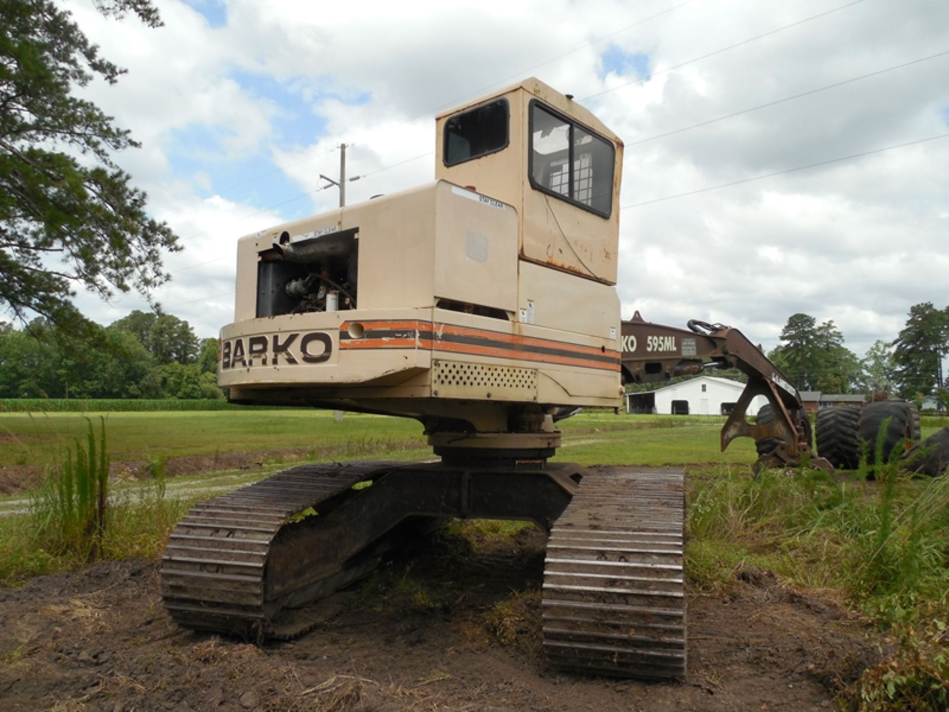 2004 Barco 595ML track log loader 5.9L cummins, 32' boom w/Robotec grapple, joy stick controls, saw - Image 4 of 10