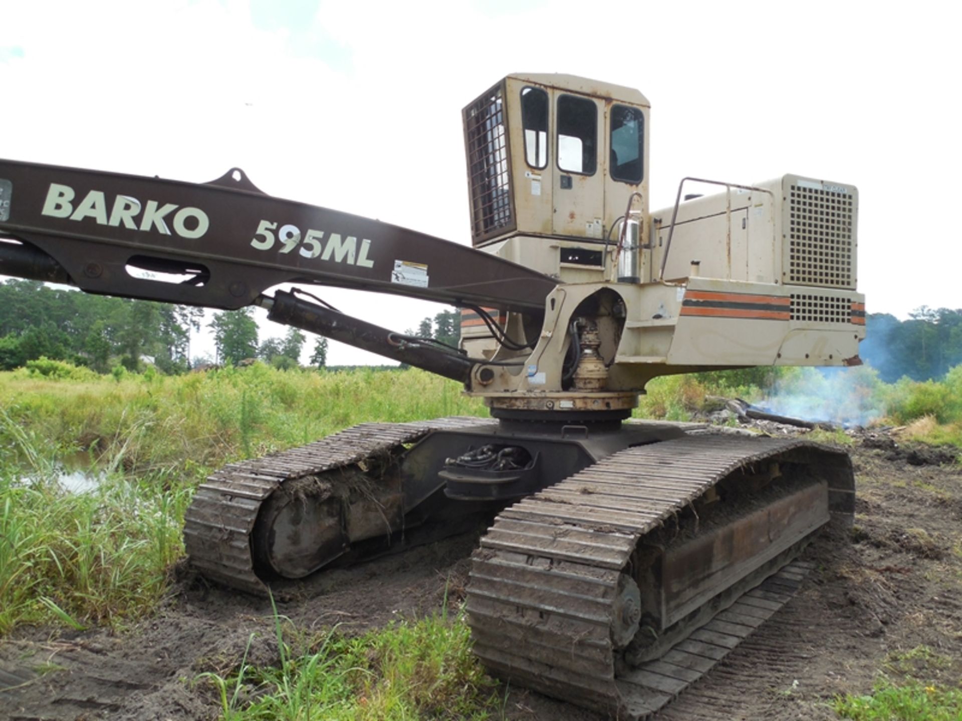 2004 Barco 595ML track log loader 5.9L cummins, 32' boom w/Robotec grapple, joy stick controls, saw - Image 2 of 10