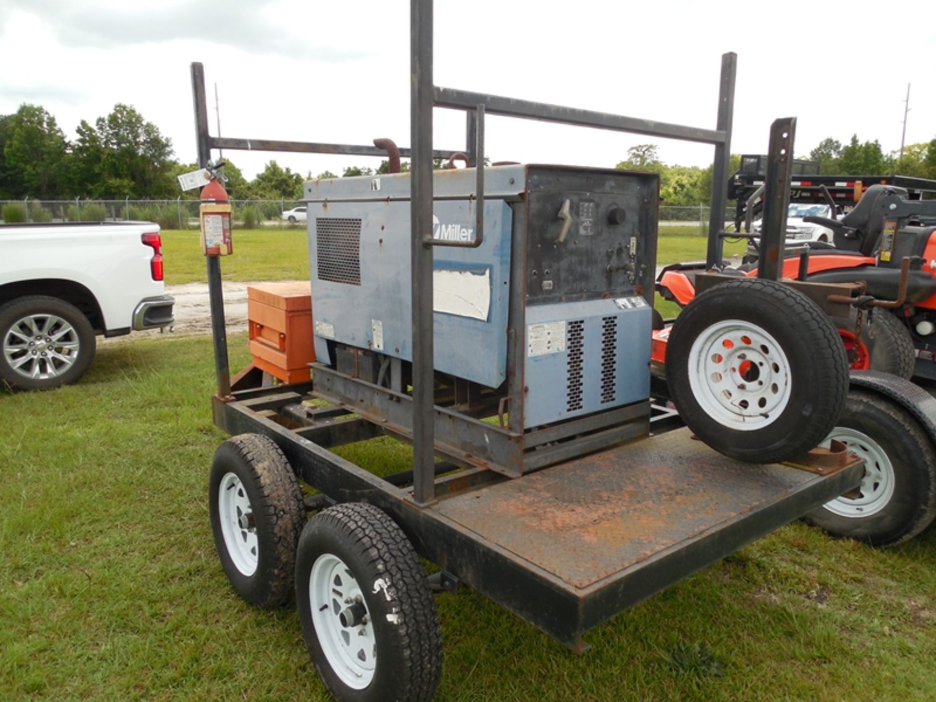 Miller Big 400 D welder with trialer and job box NO TITLE - Image 4 of 4