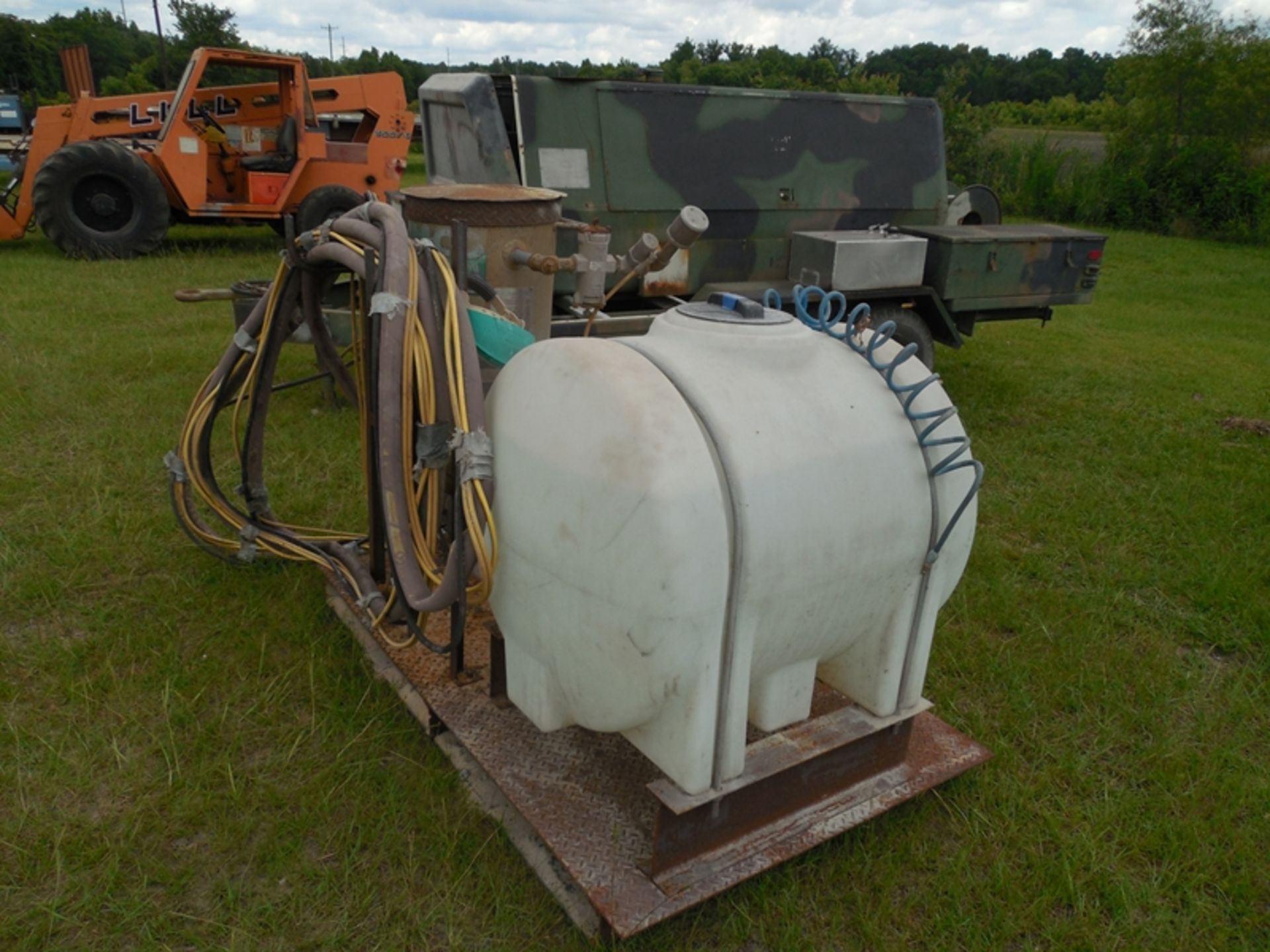 Chemco 150 PSI sand blaster w/Chemco wet blast injector - Image 2 of 4