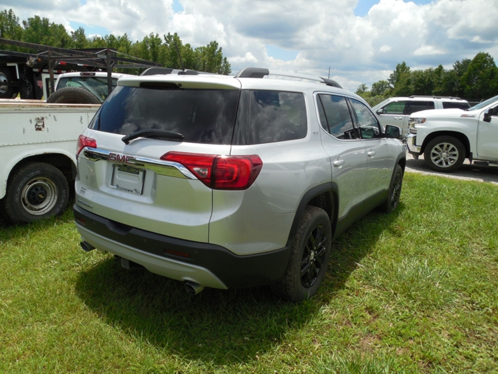 2018 GMC Arcadia SLT 11,997 miles 3600 enginevin# 1GKKNMLSXJZ186520 - Image 2 of 7