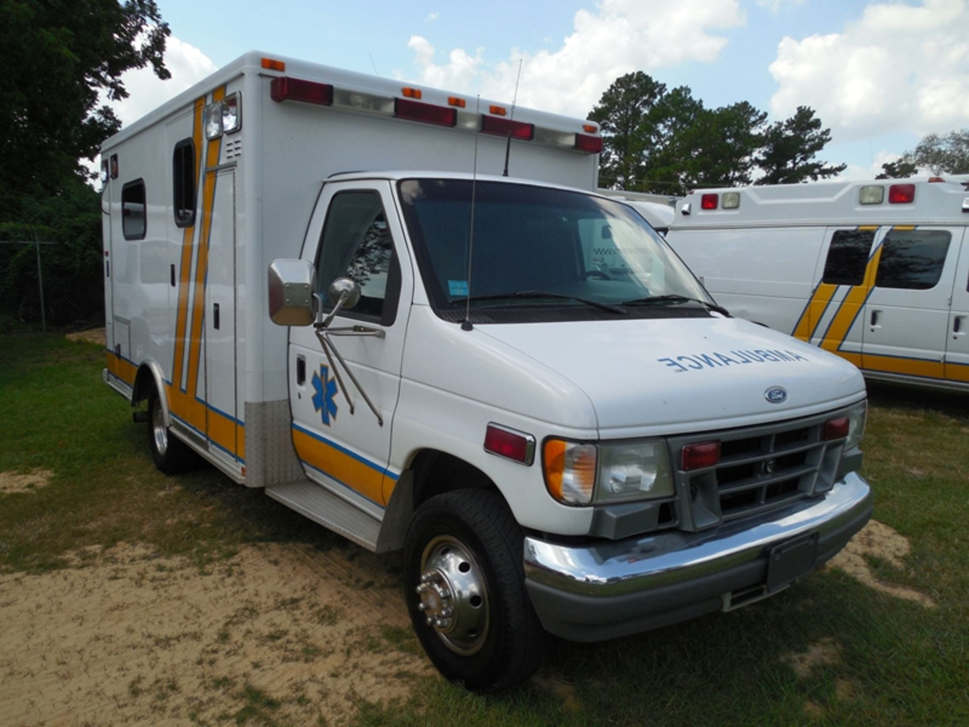 1996 Ford Type III Diesel Wheeled Coach vin# 1FDKE30F2THA75672 - 305,666 miles - Image 2 of 6