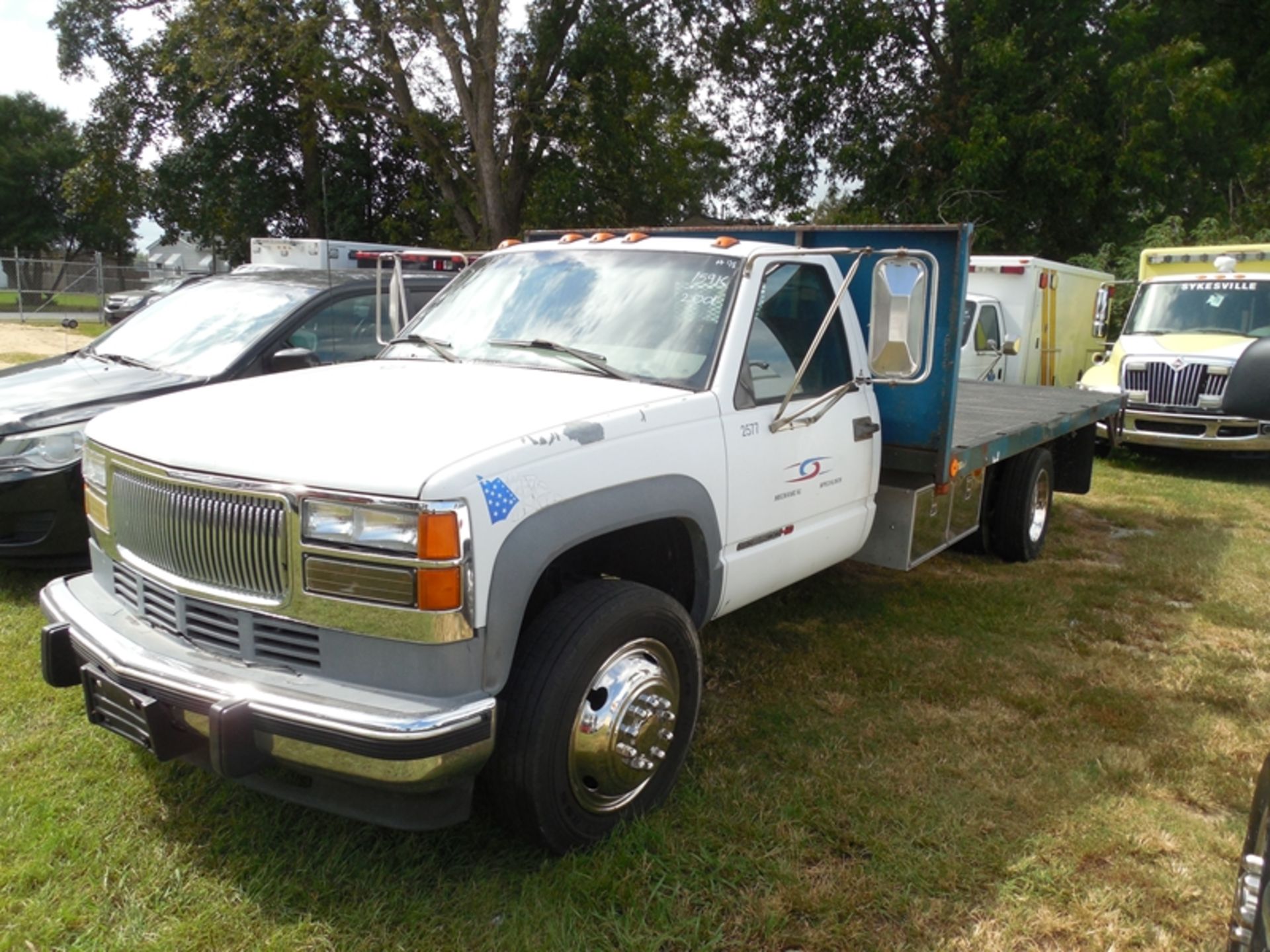 2001 GMC 3500 Diesel Flat bed with lift gate vin# 3GDKC34F41M111788 - 159,445 miles truck was