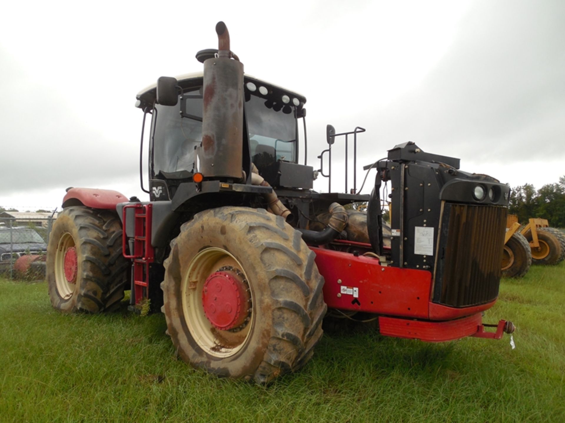 2012 Versatile 500 Tractor ser# 704054 engine is blown and is sitting beside the tractor, duals at - Image 2 of 12