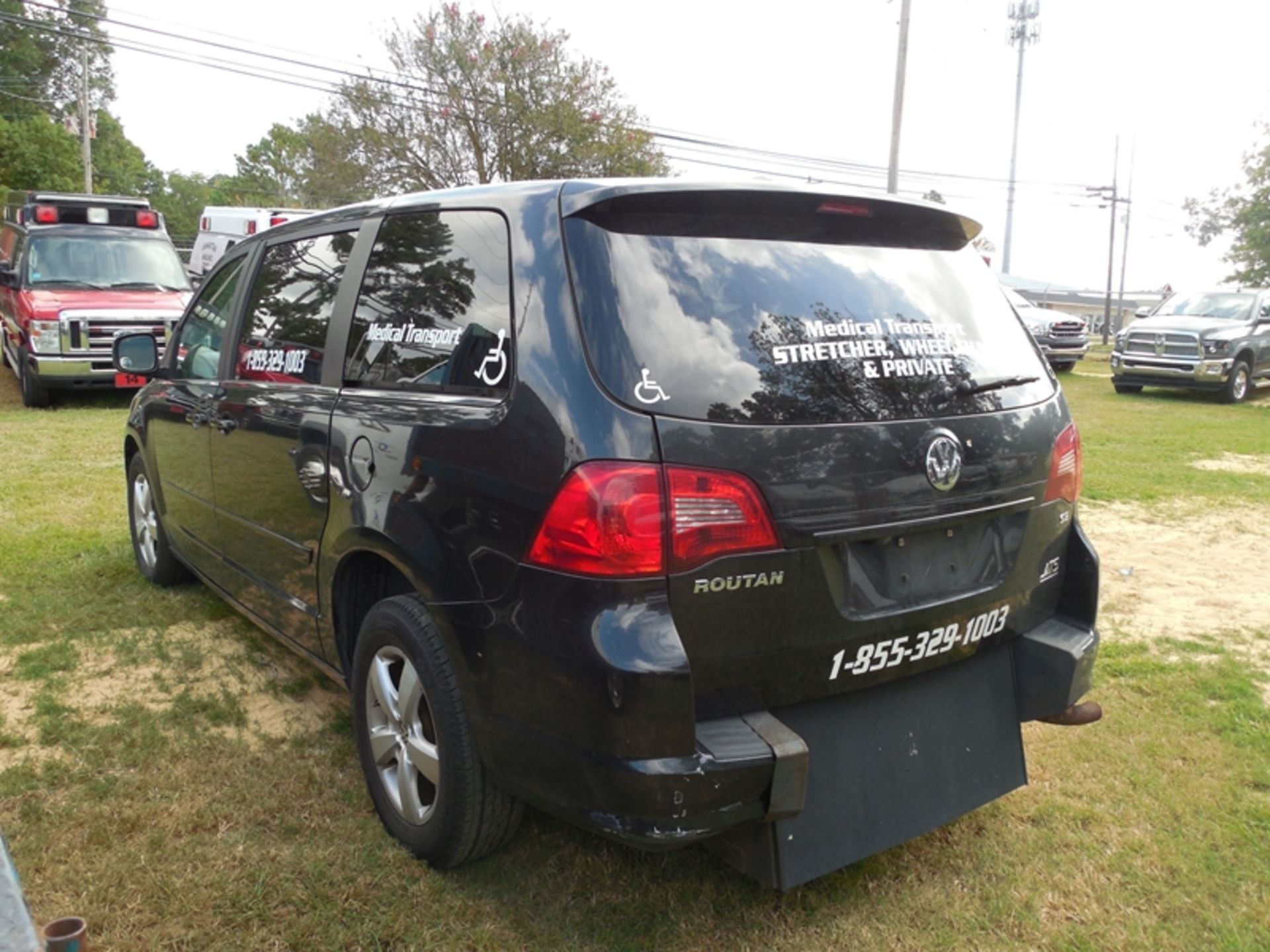 2010 Volkswagon Routan mini van vin# 2V4RW3D1XAR294790 - 254-,508 miles - Image 4 of 6