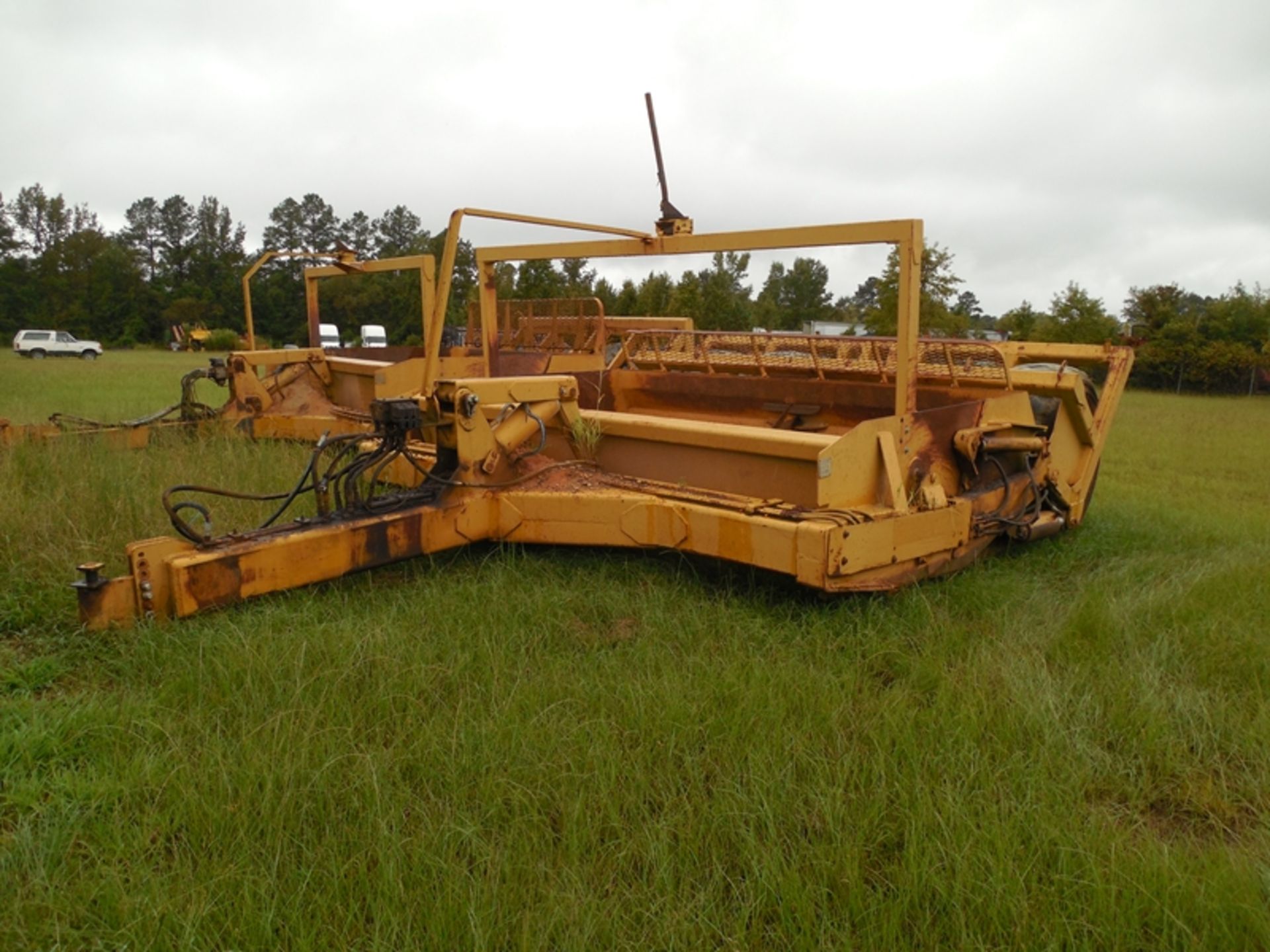 Crabtree MFG 20 yard pan ser# 6130 Located at our sale yard 5845 US Hwy 264 West Washington - Image 2 of 5