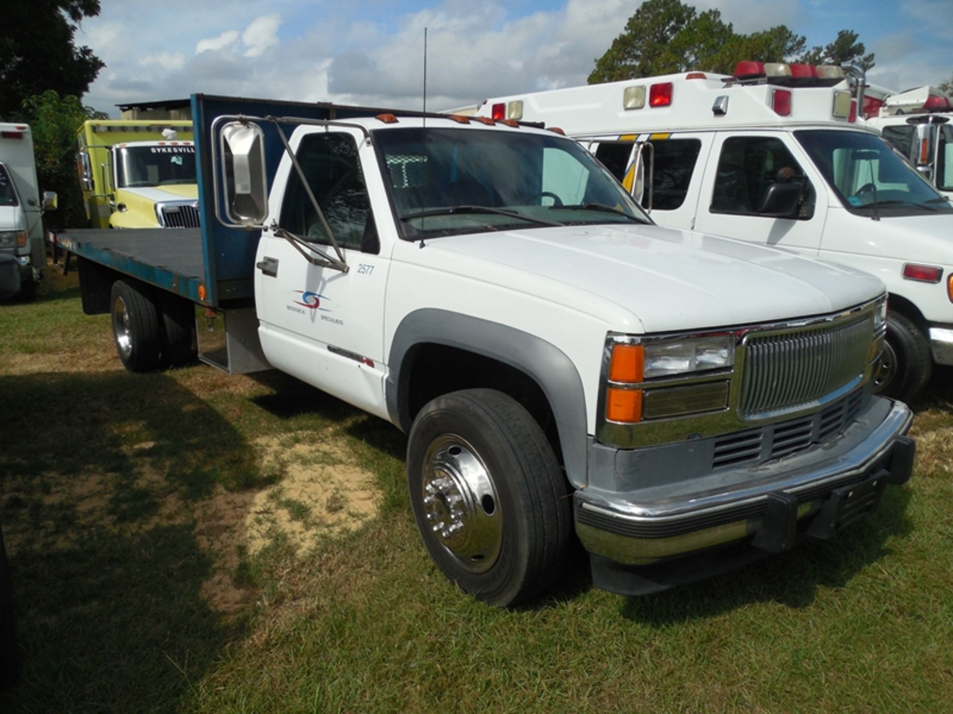 2001 GMC 3500 Diesel Flat bed with lift gate vin# 3GDKC34F41M111788 - 159,445 miles truck was - Image 2 of 5