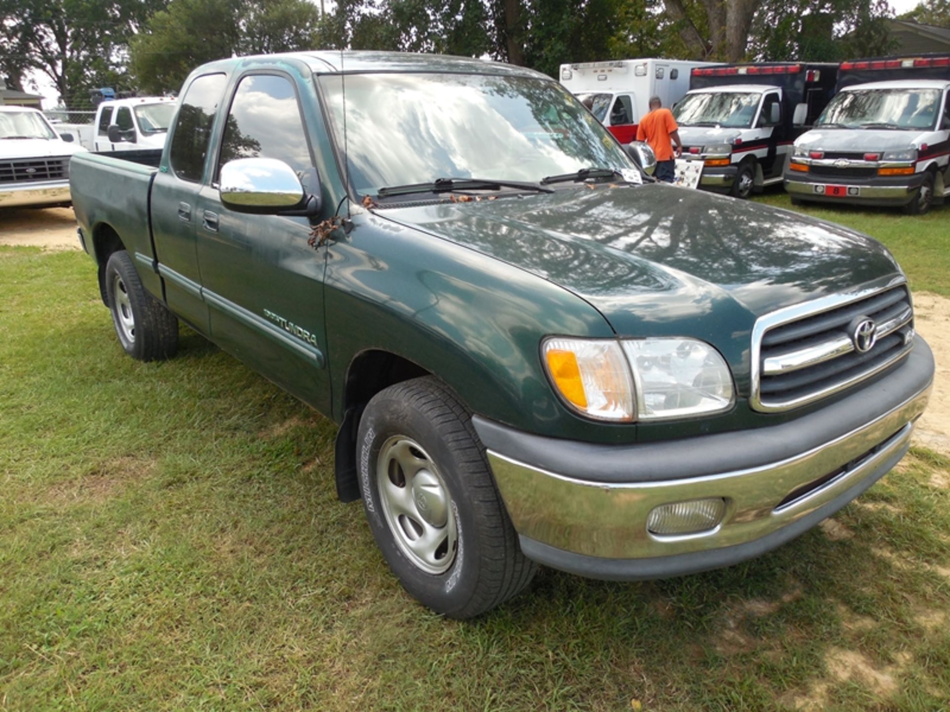 2002 Toyota Tundra ext cab vin# 5TBRT341925303421 - 137,057 miles - Image 2 of 6