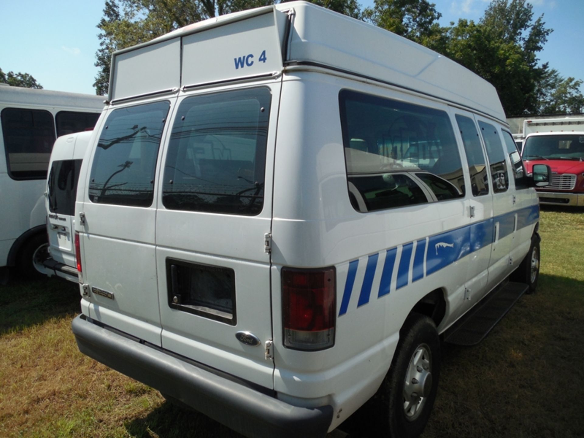 2006 Ford E250 wheel chair van vin# 1FTNE24W06HA87734 - 279,617 miles - Image 3 of 6