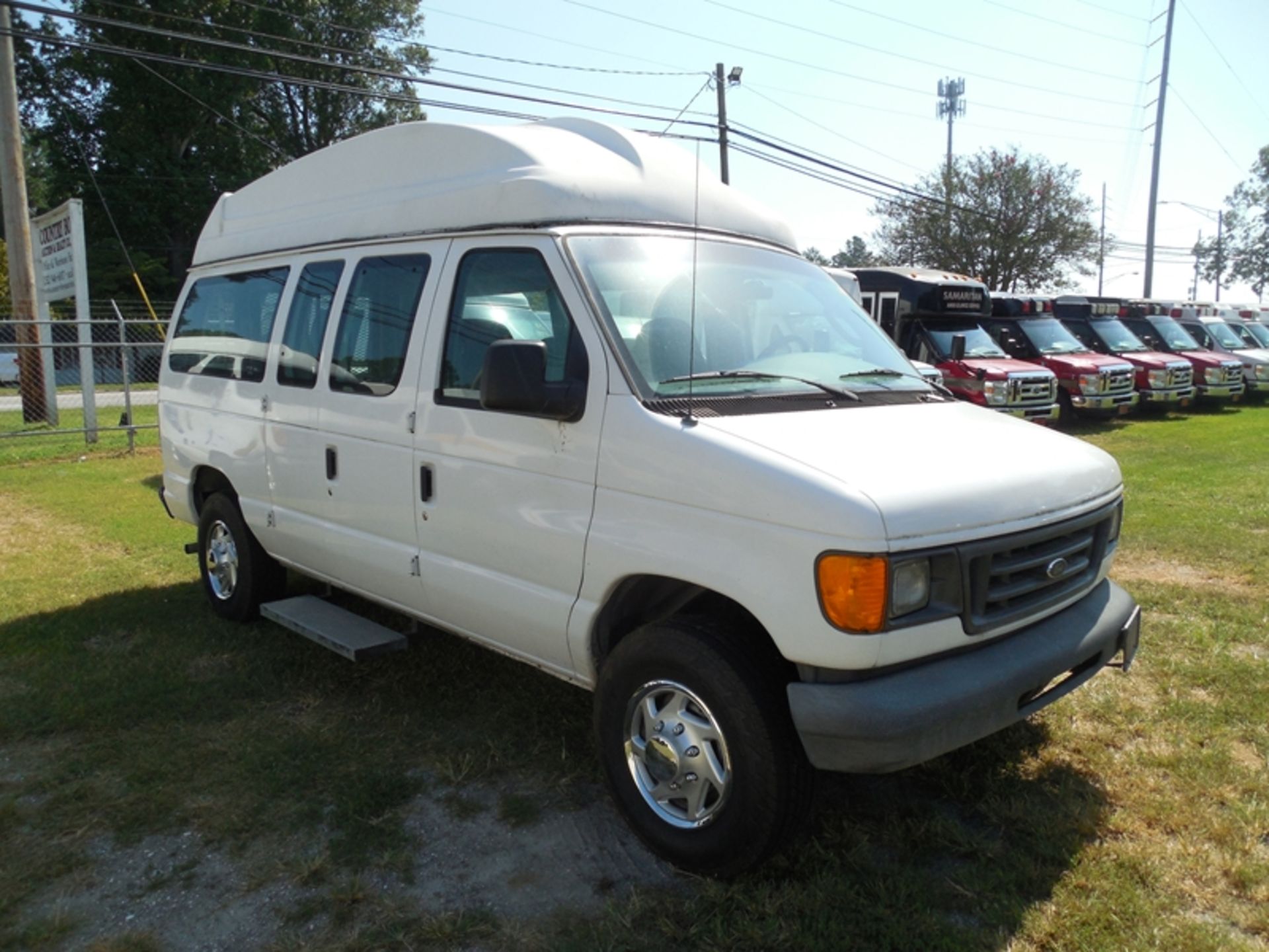 2007 Ford wheel chair van vin# 1FTNE24W87DA04933 - 130,394 miles - Image 2 of 6