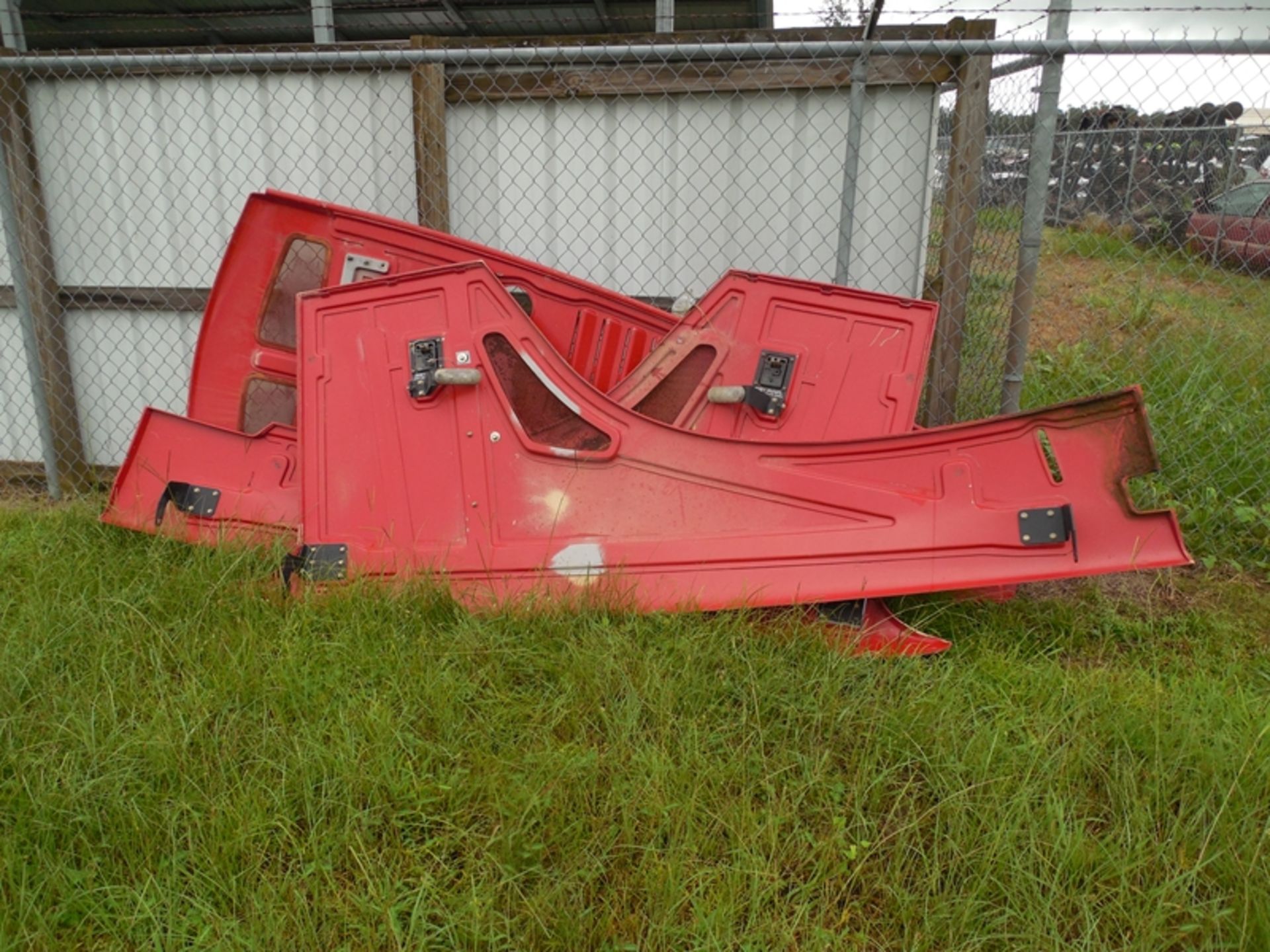 2012 Versatile 500 Tractor ser# 704054 engine is blown and is sitting beside the tractor, duals at - Image 5 of 12