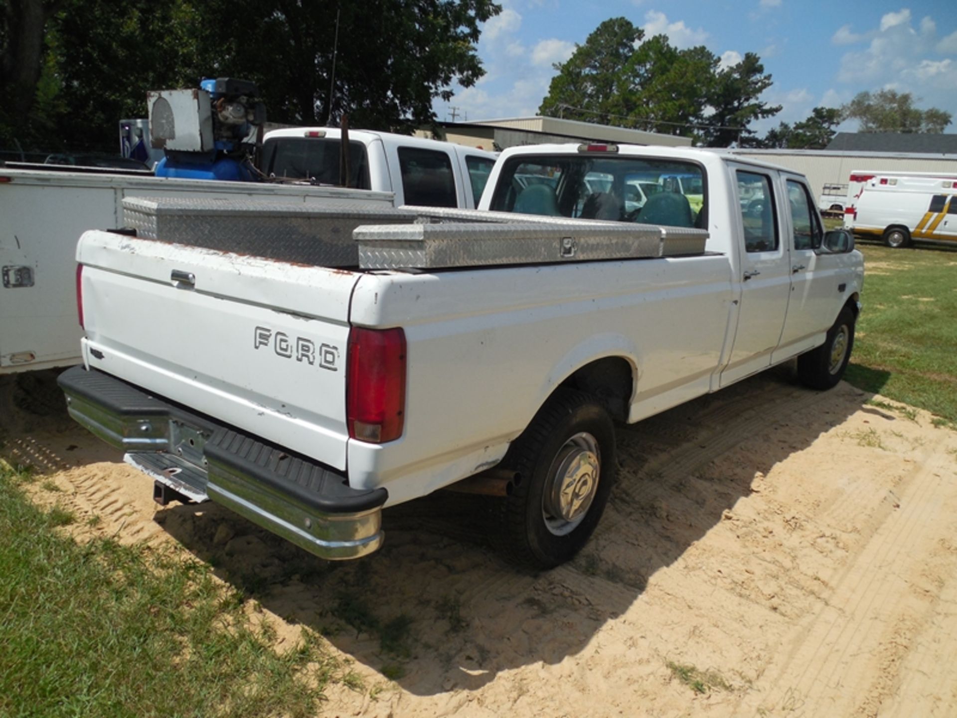 1996 Ford F350 4 dr vin# 1FTJW35HXTEB11228 mileage unknown - Image 3 of 5